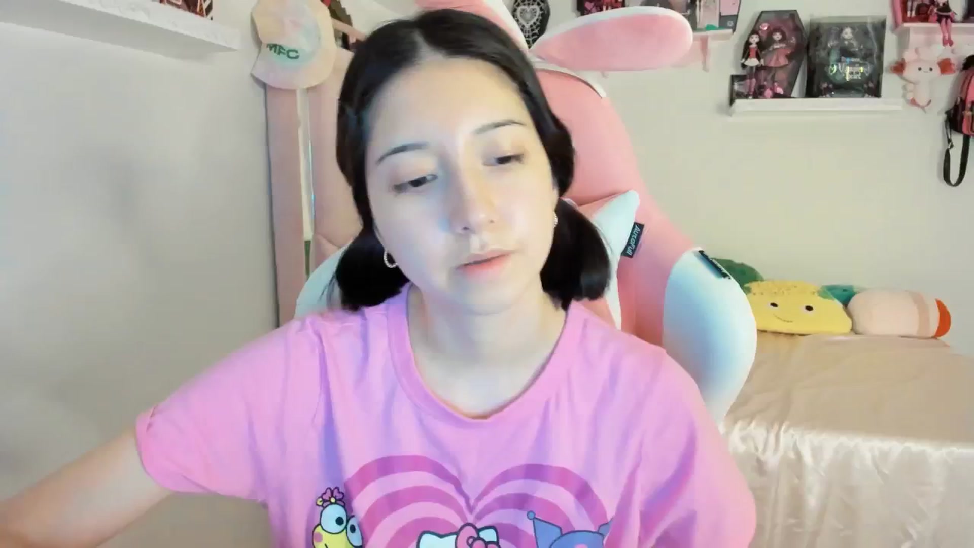 Gallery image thumbnail from Cherrycute666's myfreecams stream on, 02/24/2025, 05:32 image 3 of 20