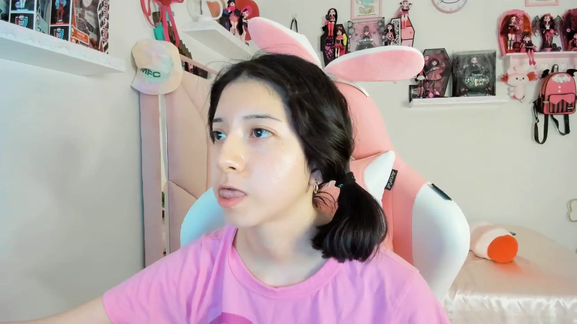 Gallery image thumbnail from Cherrycute666's myfreecams stream on, 02/24/2025, 05:32 image 18 of 20