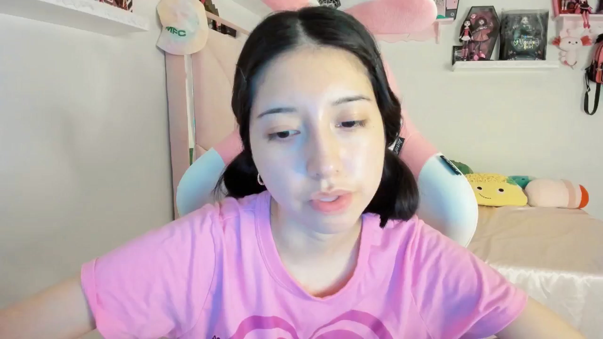 Gallery image thumbnail from Cherrycute666's myfreecams stream on, 02/24/2025, 05:32 image 5 of 20