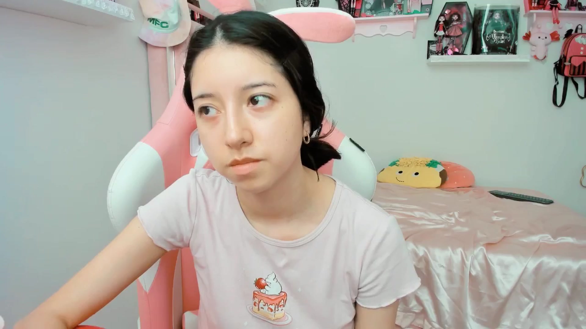 Gallery image thumbnail from Cherrycute666's myfreecams stream on, 02/24/2025, 18:51 image 10 of 20