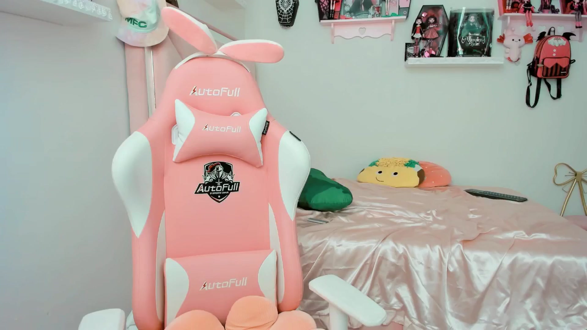 Gallery image thumbnail from Cherrycute666's myfreecams stream on, 02/24/2025, 18:51 image 14 of 20