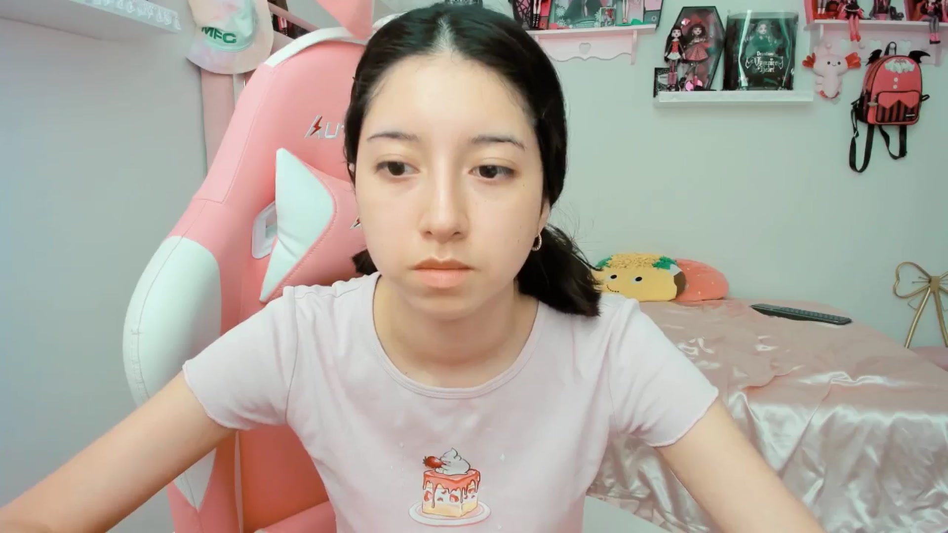 Gallery image thumbnail from Cherrycute666's myfreecams stream on, 02/24/2025, 18:51 image 12 of 20