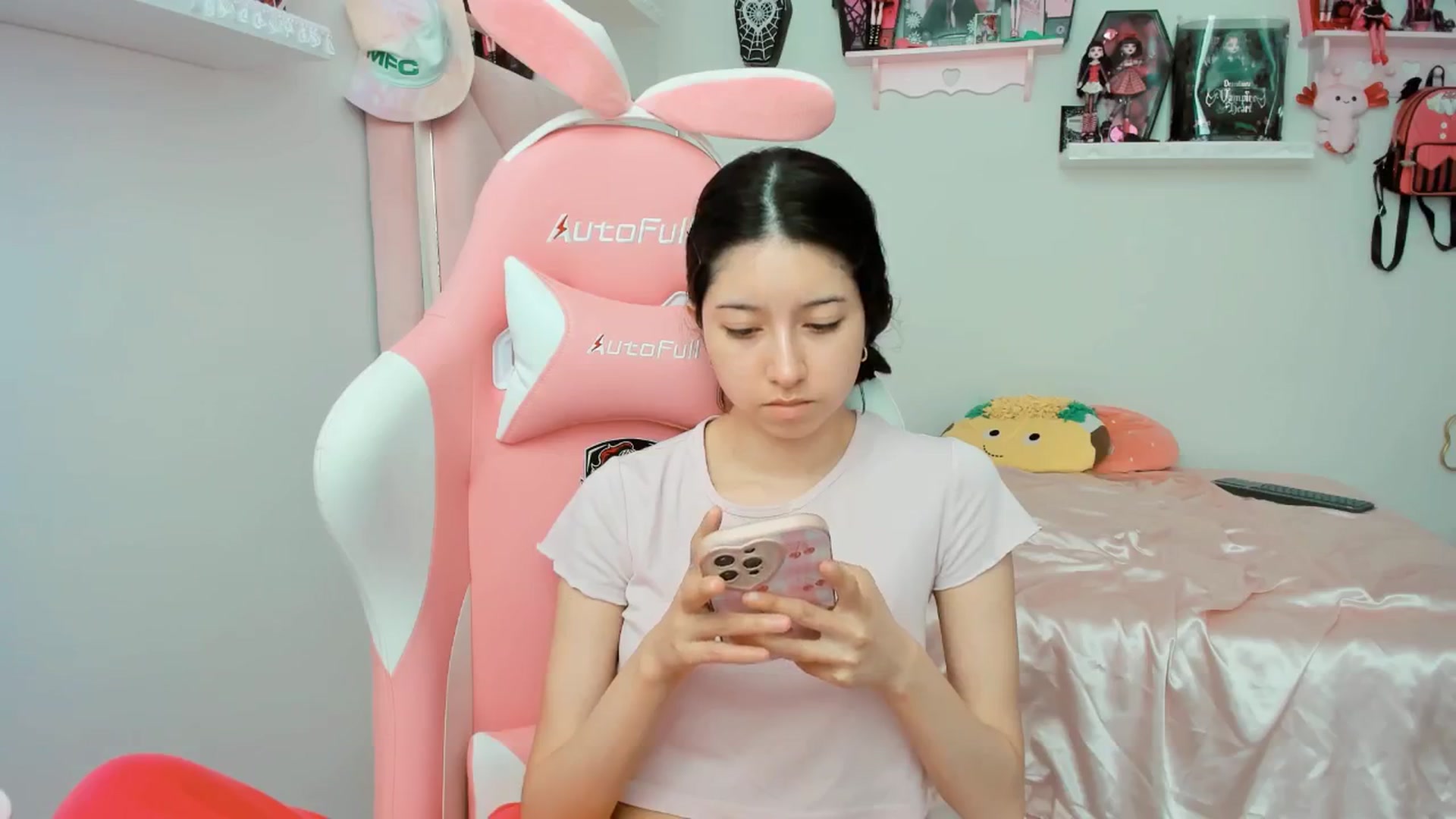 Gallery image thumbnail from Cherrycute666's myfreecams stream on, 02/24/2025, 18:51 image 8 of 20