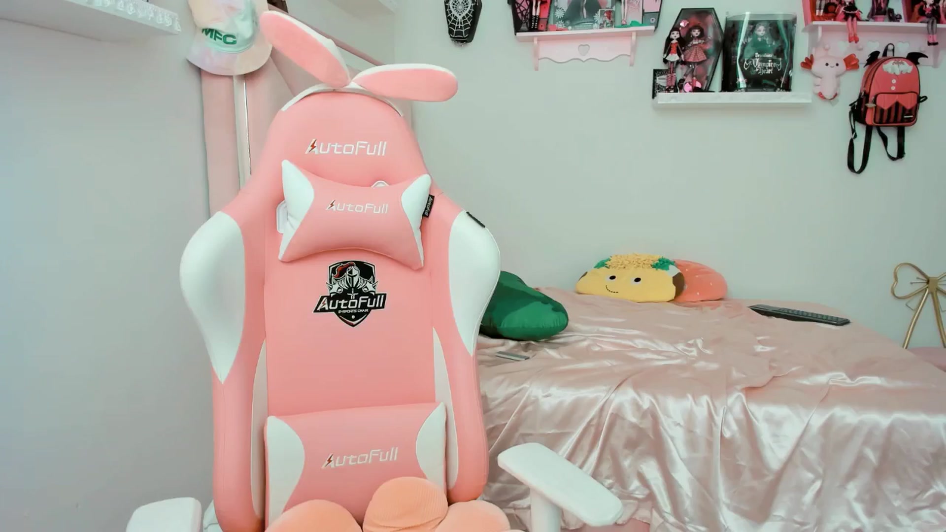 Gallery image thumbnail from Cherrycute666's myfreecams stream on, 02/24/2025, 18:51 image 13 of 20