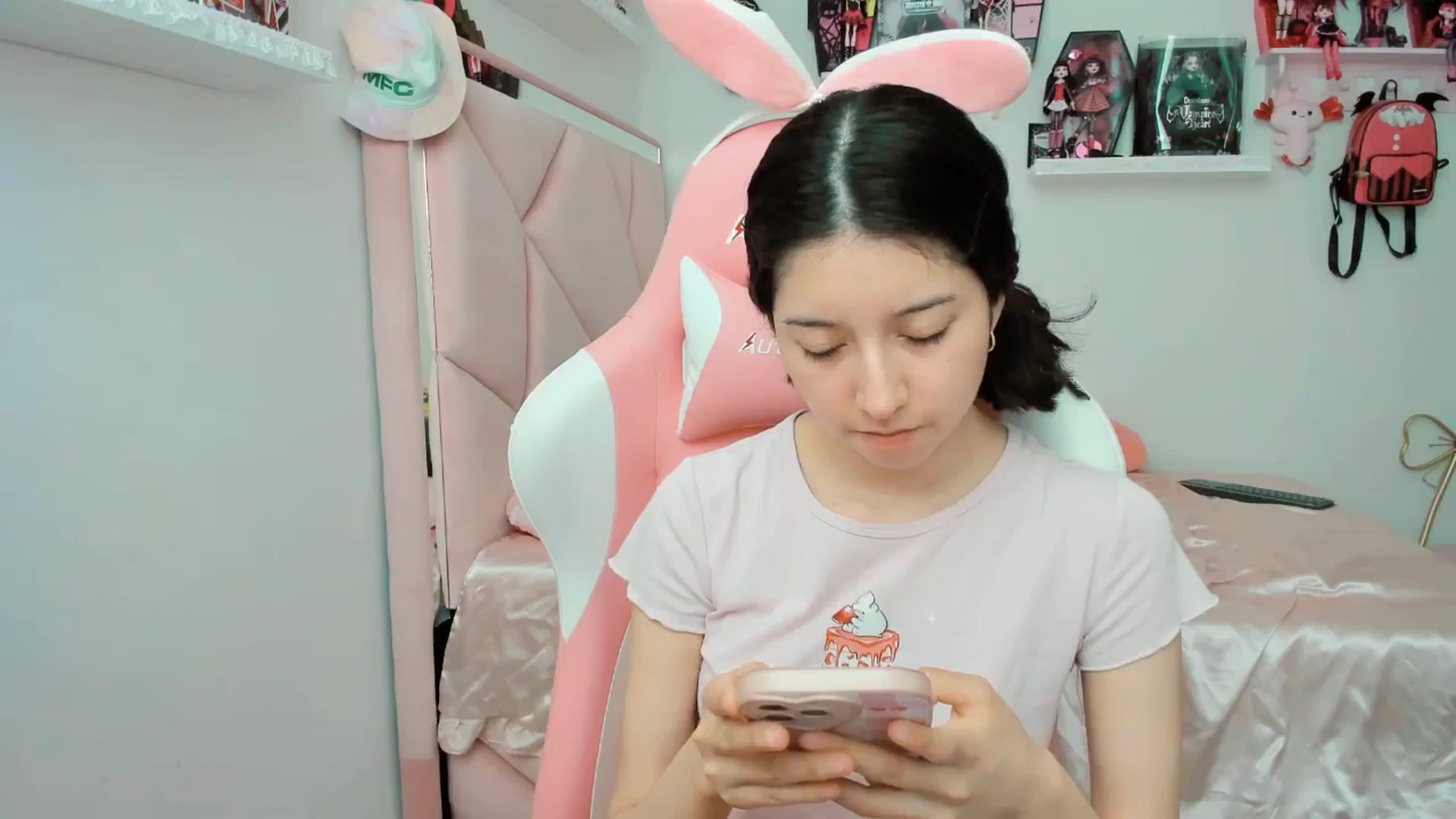 Gallery image thumbnail from Cherrycute666's myfreecams stream on, 02/24/2025, 18:51 image 20 of 20