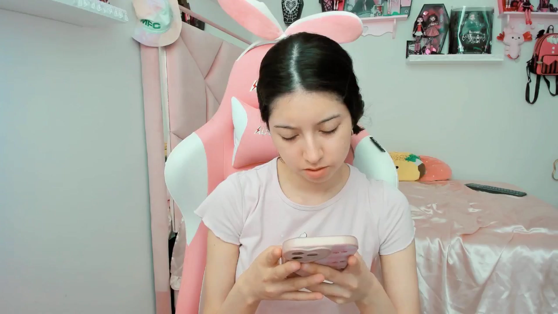 Gallery image thumbnail from Cherrycute666's myfreecams stream on, 02/24/2025, 18:51 image 2 of 20