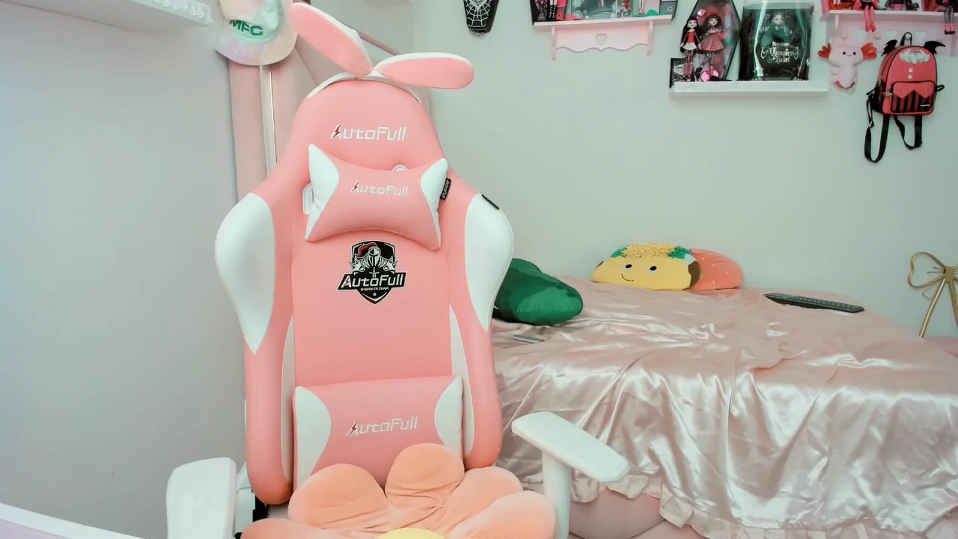 Gallery image thumbnail from Cherrycute666's myfreecams stream on, 02/24/2025, 18:51 image 19 of 20