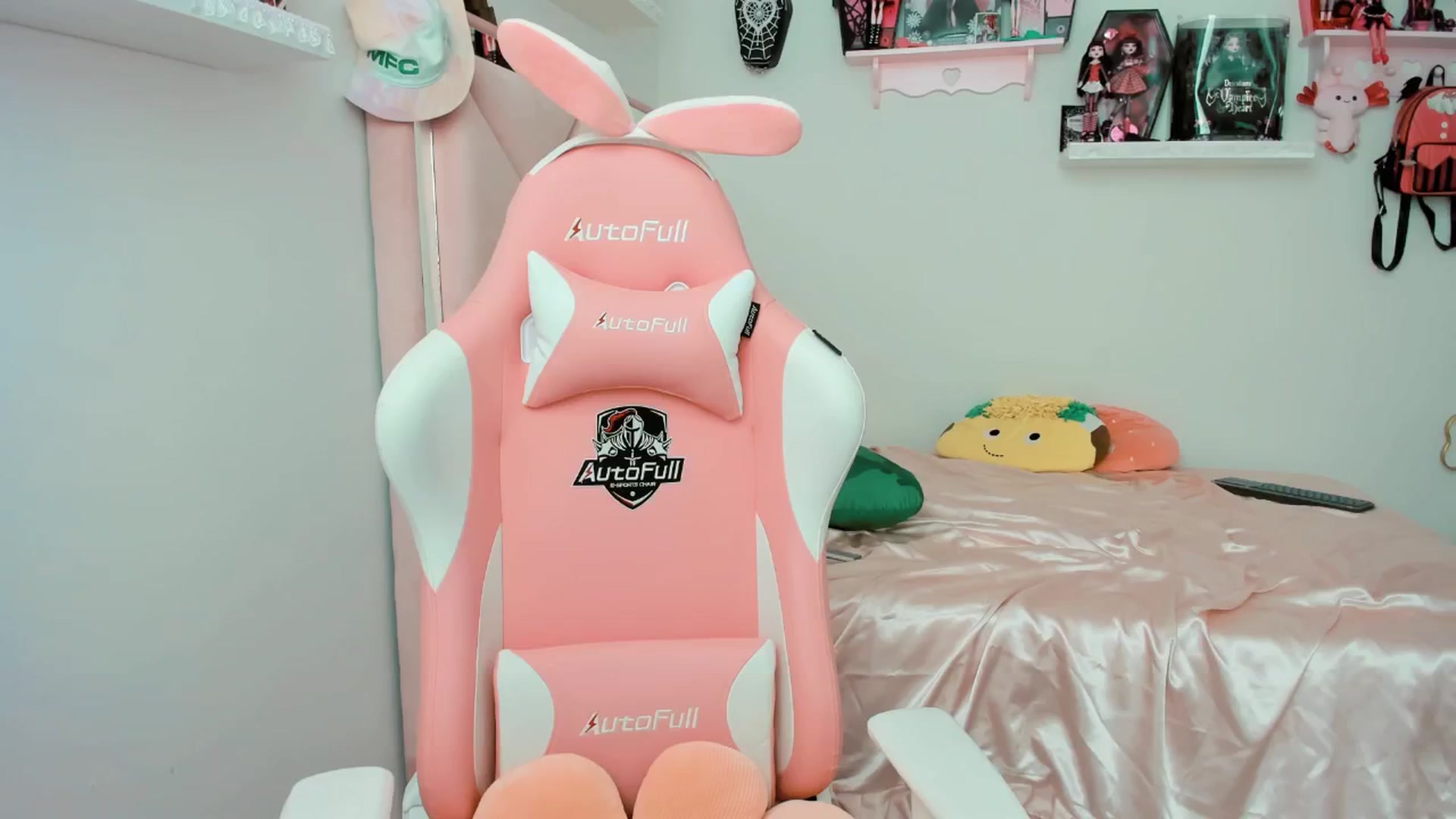 Gallery image thumbnail from Cherrycute666's myfreecams stream on, 02/24/2025, 18:51 image 4 of 20