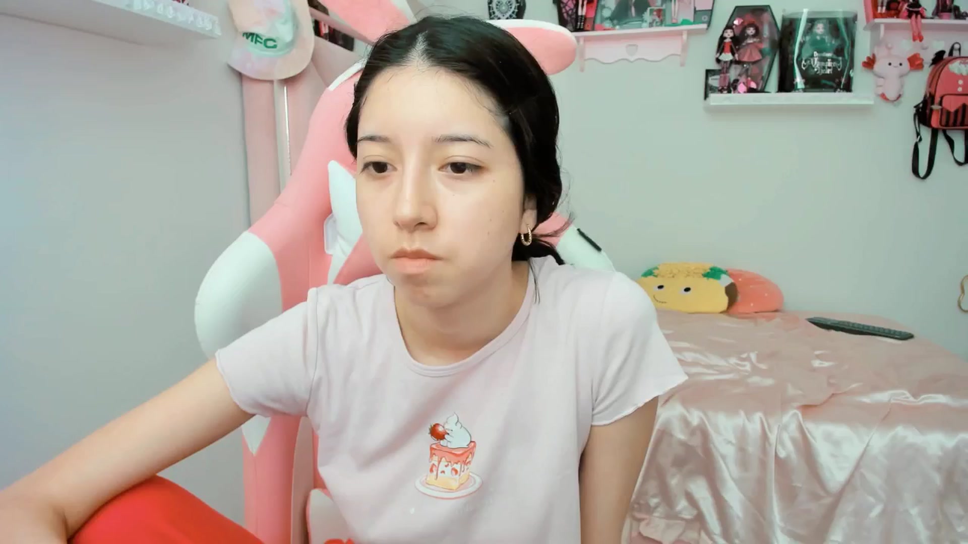 Gallery image thumbnail from Cherrycute666's myfreecams stream on, 02/24/2025, 18:51 image 6 of 20