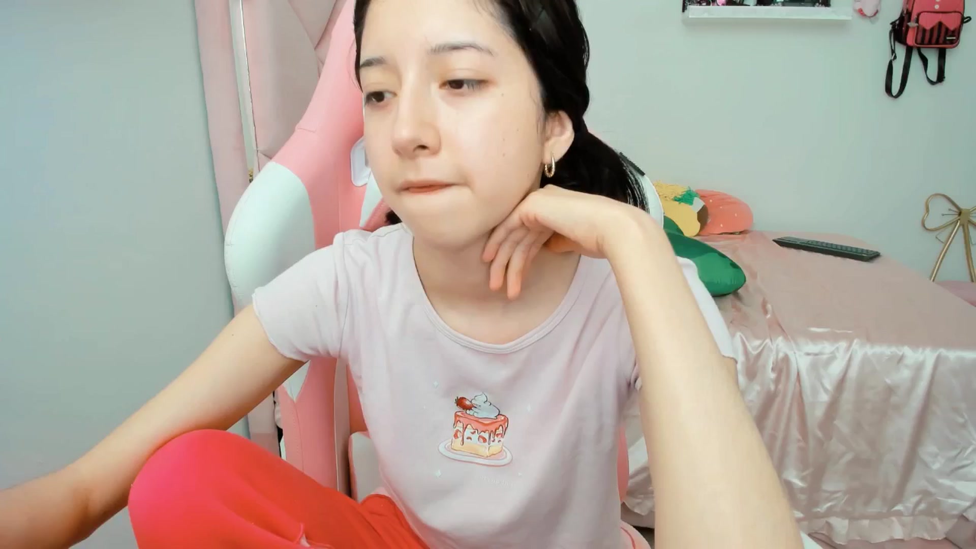 Gallery image thumbnail from Cherrycute666's myfreecams stream on, 02/24/2025, 20:56 image 5 of 20