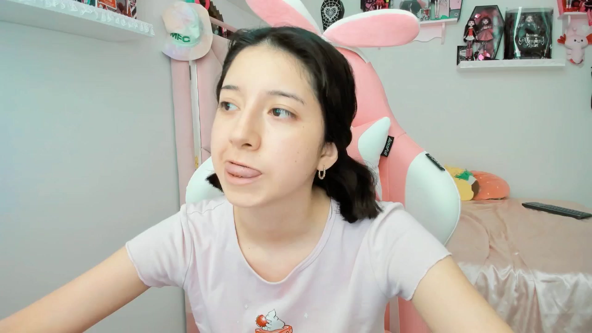 Gallery image thumbnail from Cherrycute666's myfreecams stream on, 02/24/2025, 21:46 image 11 of 20