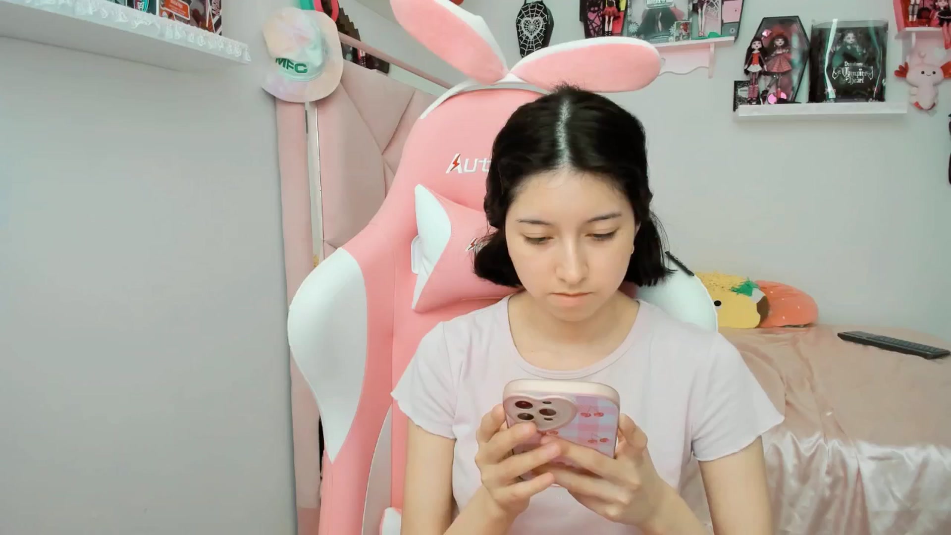 Gallery image thumbnail from Cherrycute666's myfreecams stream on, 02/24/2025, 21:46 image 2 of 20