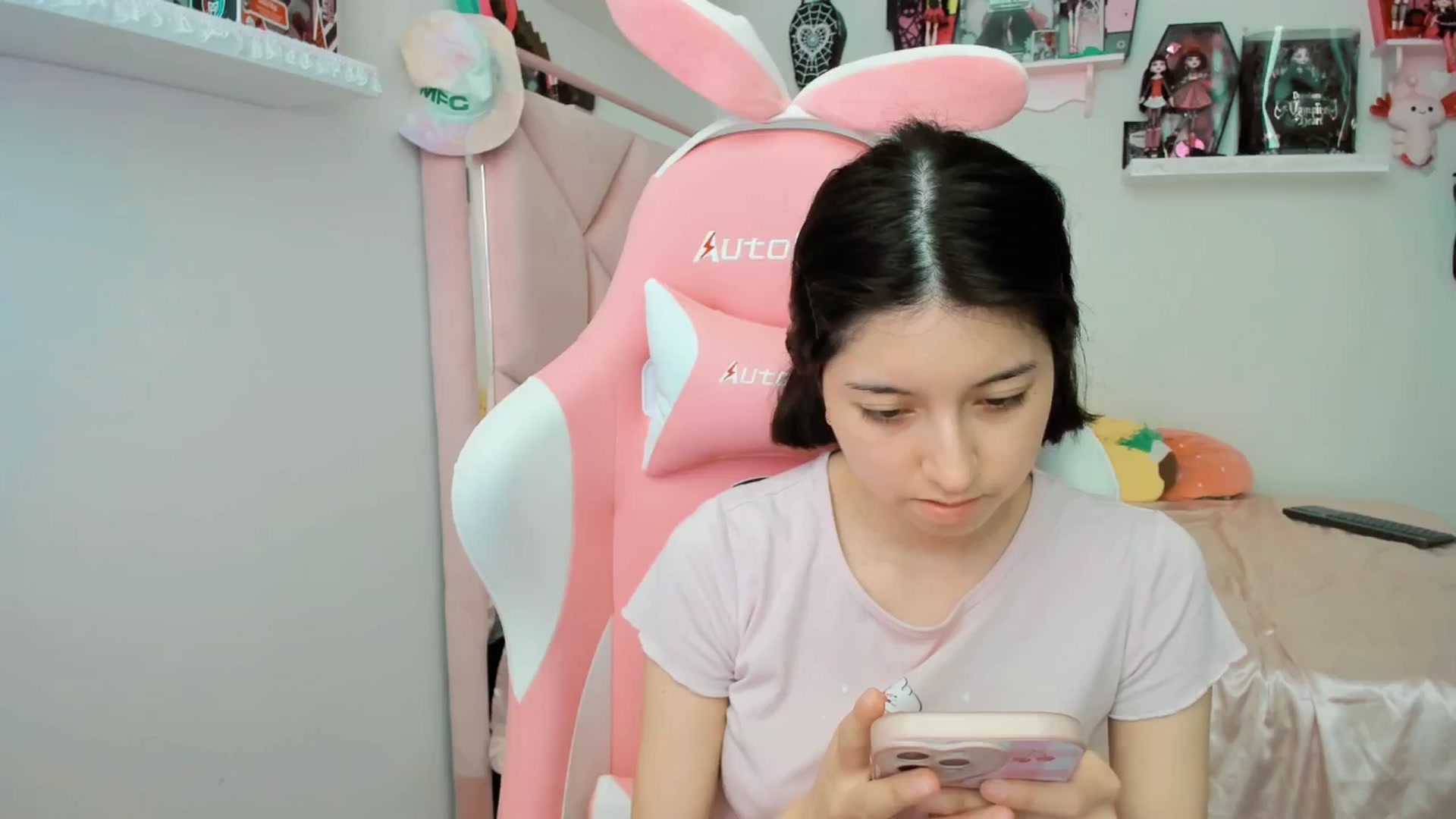 Gallery image thumbnail from Cherrycute666's myfreecams stream on, 02/24/2025, 21:46 image 7 of 20