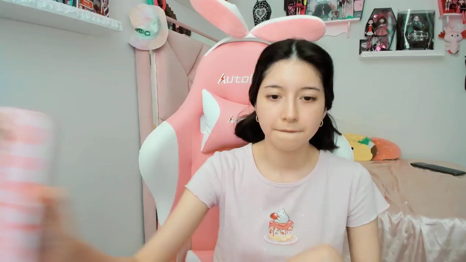 Gallery image thumbnail from Cherrycute666's myfreecams stream on, 02/24/2025, 21:46 image 3 of 20