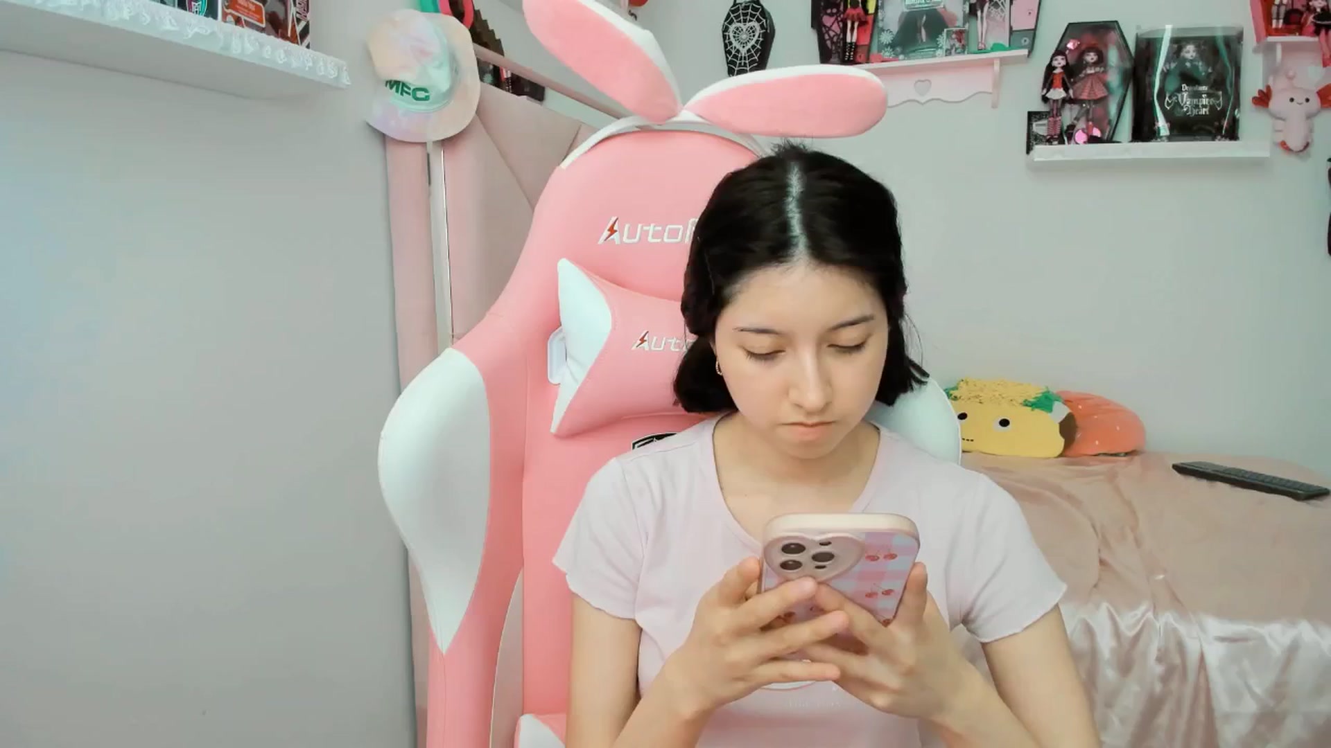 Gallery image thumbnail from Cherrycute666's myfreecams stream on, 02/24/2025, 21:46 image 18 of 20