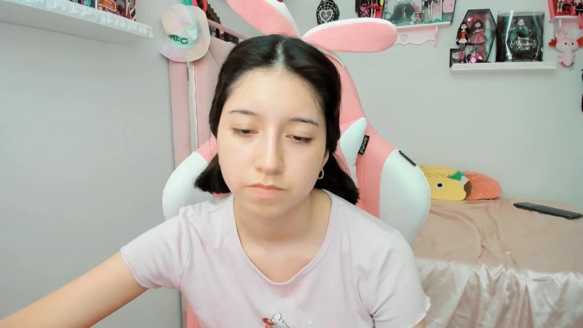 Gallery image thumbnail from Cherrycute666's myfreecams stream on, 02/24/2025, 21:46 image 17 of 20