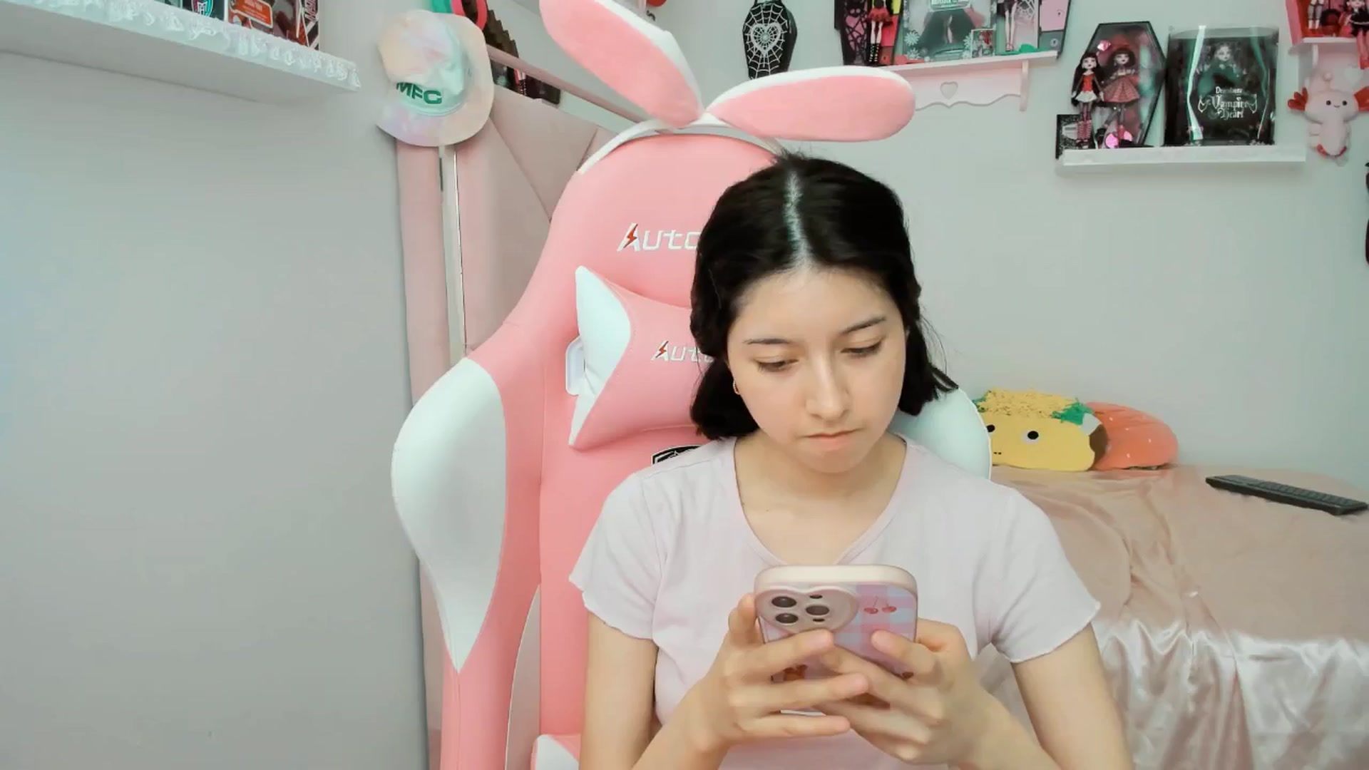 Gallery image thumbnail from Cherrycute666's myfreecams stream on, 02/24/2025, 21:46 image 19 of 20