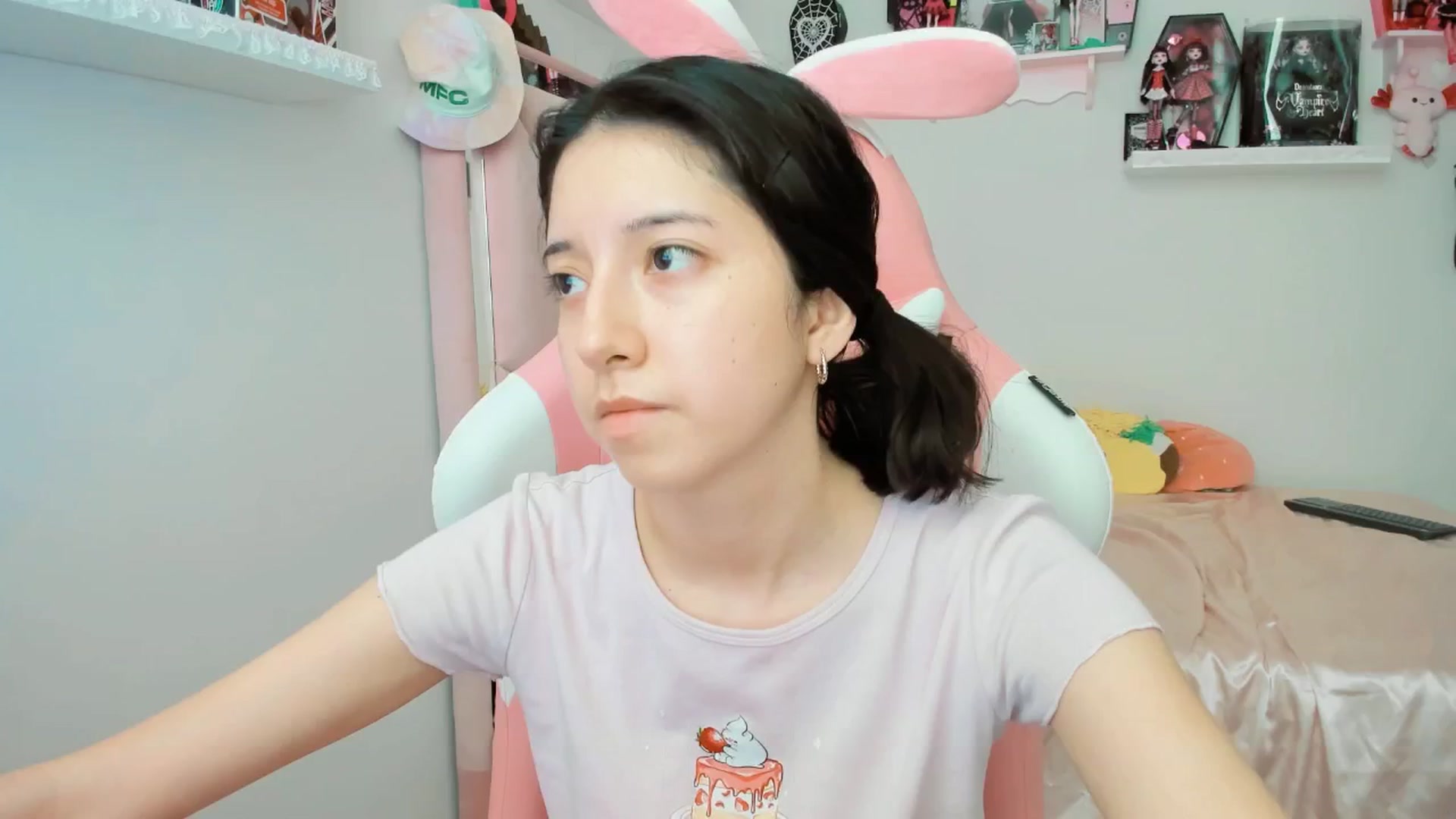 Gallery image thumbnail from Cherrycute666's myfreecams stream on, 02/24/2025, 21:46 image 4 of 20