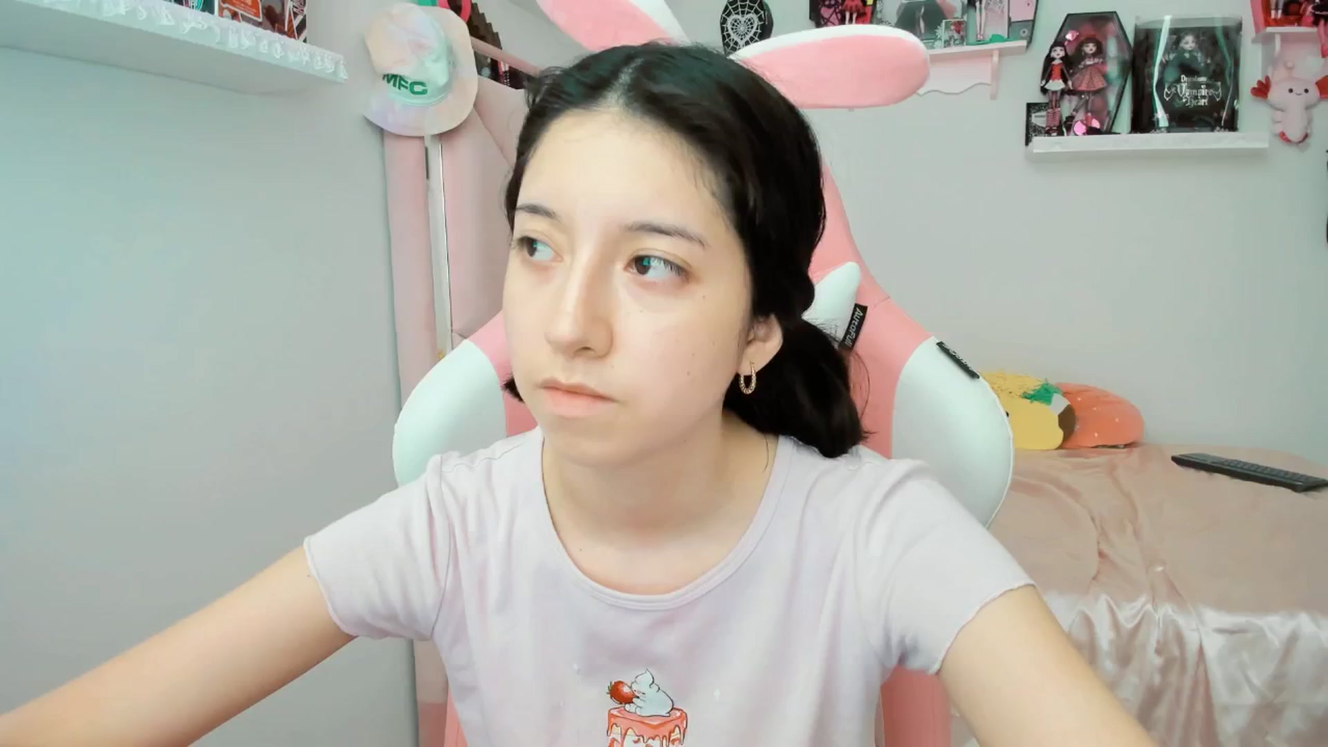 Gallery image thumbnail from Cherrycute666's myfreecams stream on, 02/24/2025, 21:46 image 6 of 20