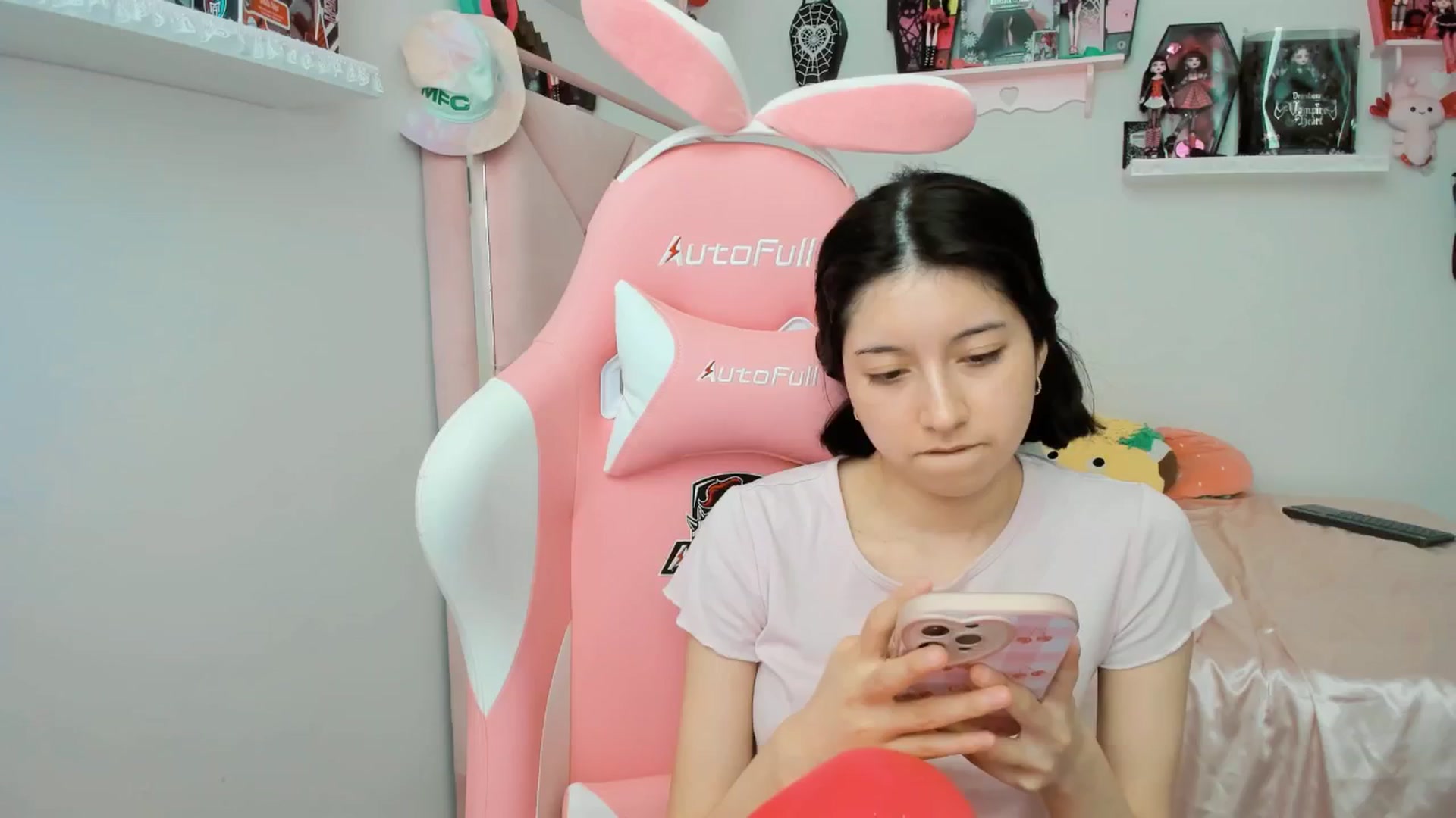 Gallery image thumbnail from Cherrycute666's myfreecams stream on, 02/24/2025, 21:46 image 14 of 20