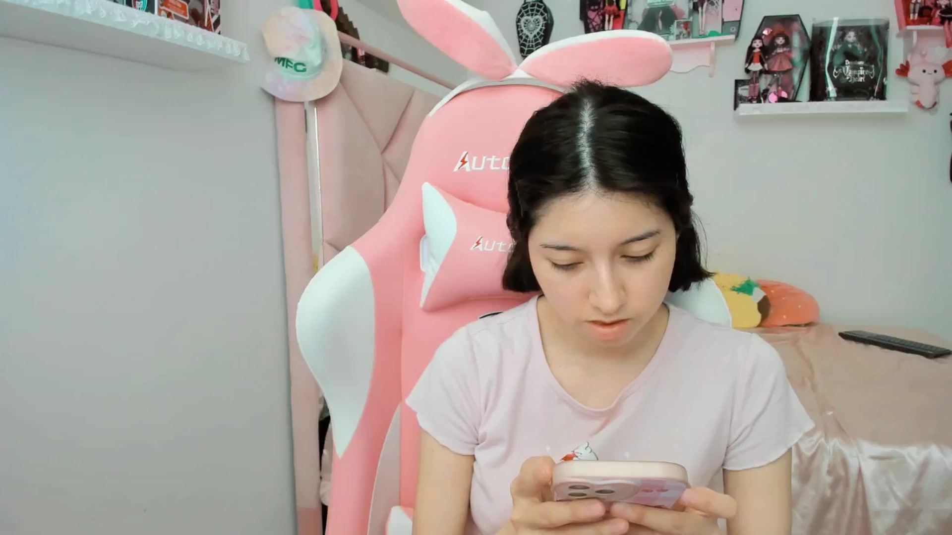 Gallery image thumbnail from Cherrycute666's myfreecams stream on, 02/24/2025, 21:46 image 8 of 20
