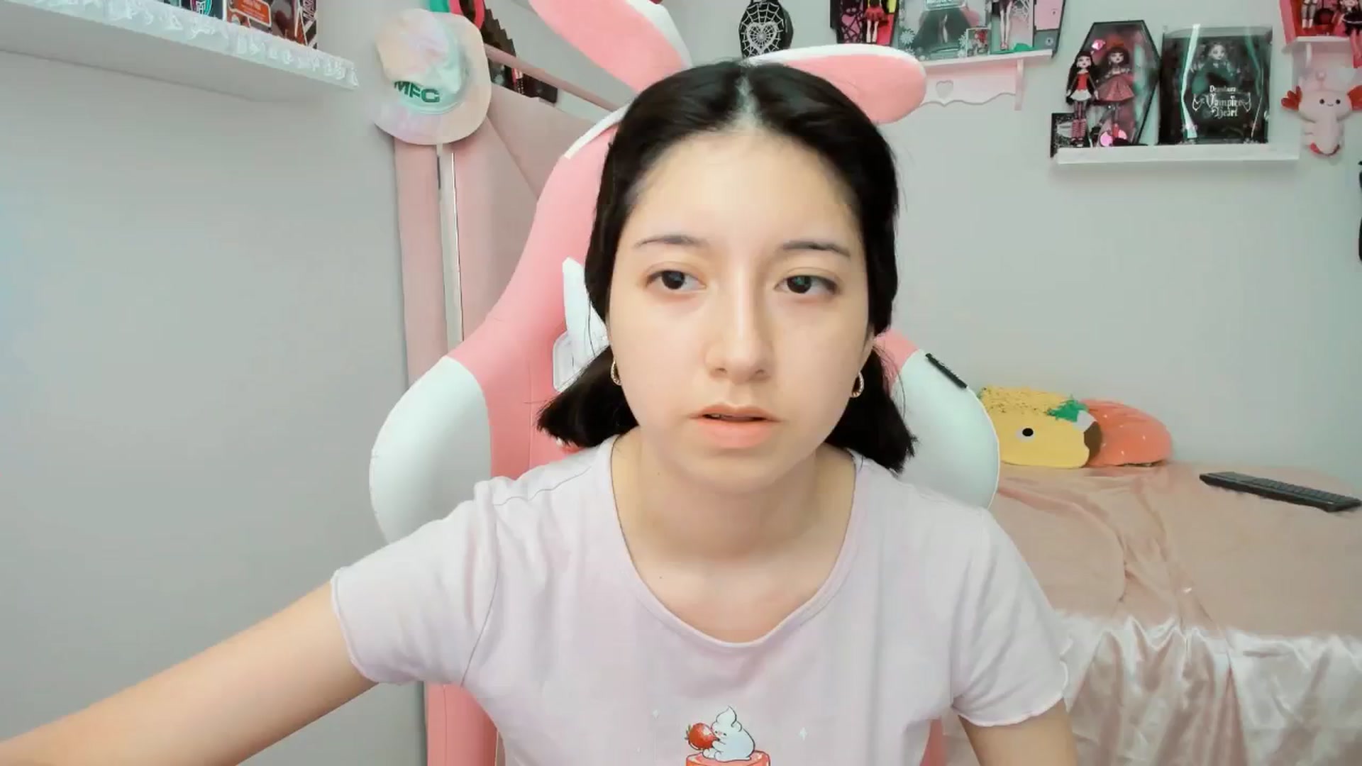 Gallery image thumbnail from Cherrycute666's myfreecams stream on, 02/24/2025, 21:46 image 13 of 20