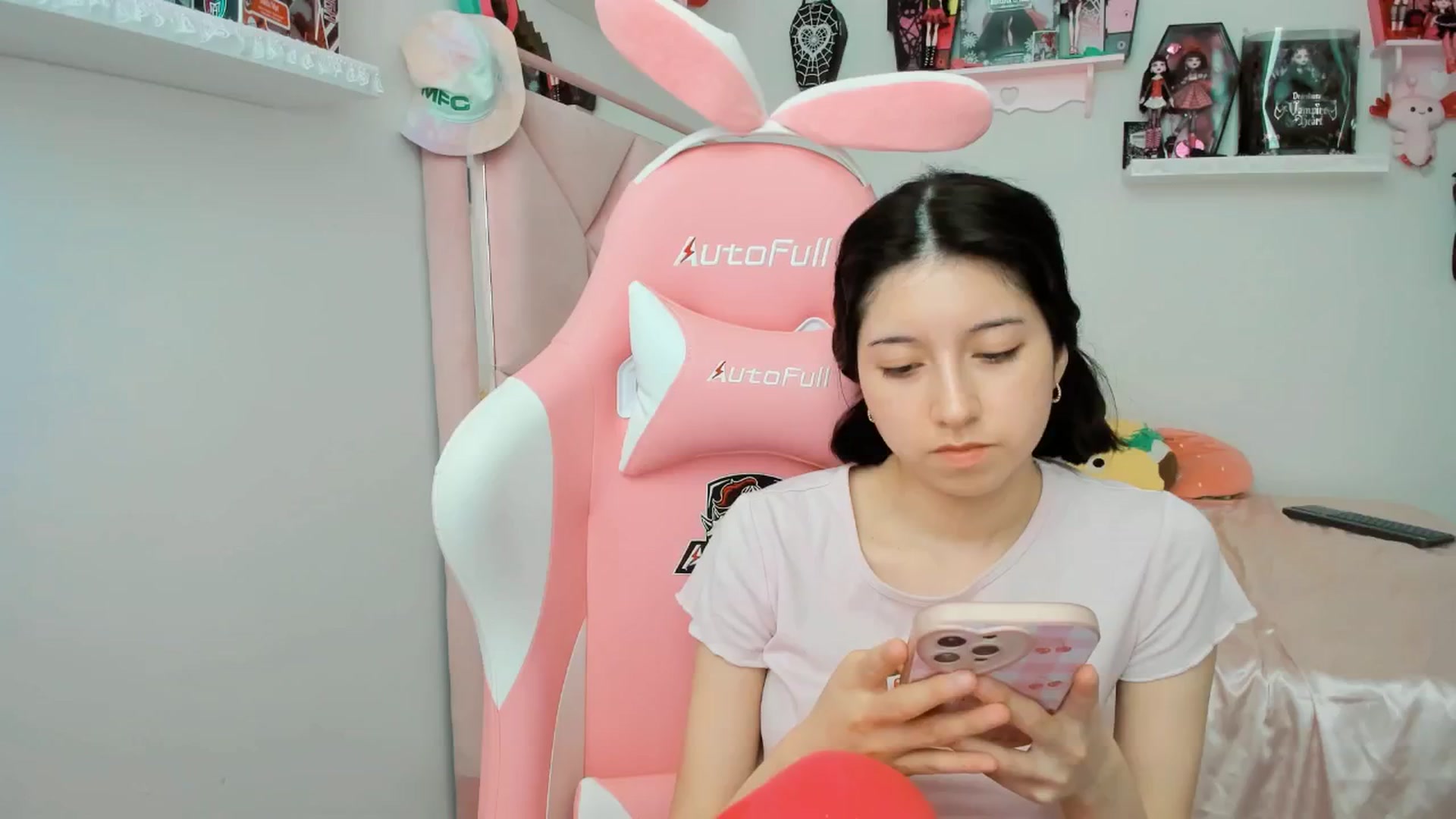 Gallery image thumbnail from Cherrycute666's myfreecams stream on, 02/24/2025, 21:46 image 16 of 20