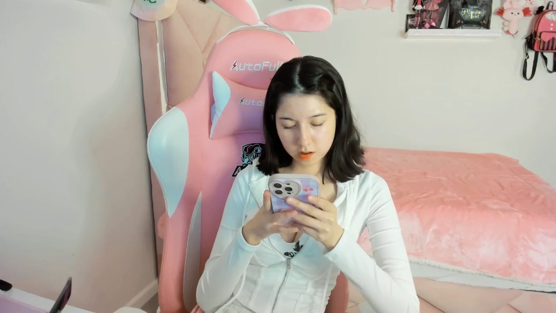 Gallery image thumbnail from Cherrycute666's myfreecams stream on, 02/25/2025, 06:44 image 19 of 20