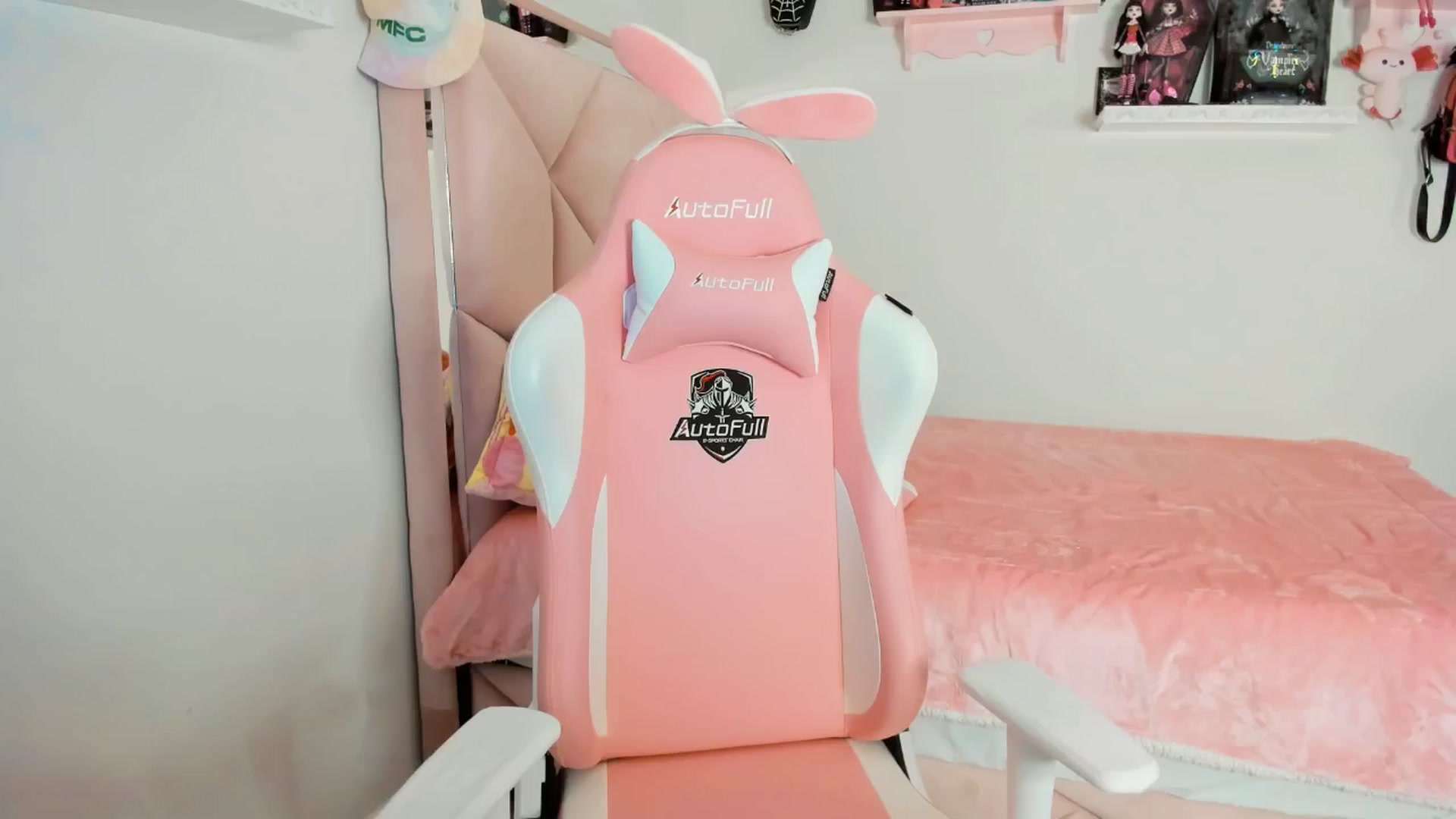 Gallery image thumbnail from Cherrycute666's myfreecams stream on, 02/25/2025, 06:44 image 10 of 20
