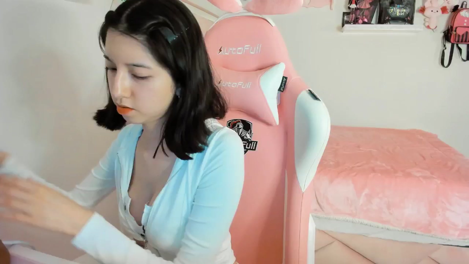 Gallery image thumbnail from Cherrycute666's myfreecams stream on, 02/25/2025, 06:44 image 18 of 20