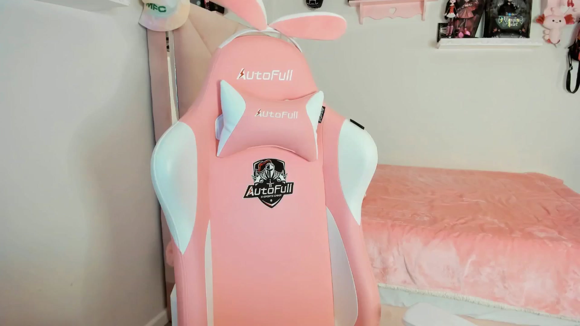 Gallery image thumbnail from Cherrycute666's myfreecams stream on, 02/25/2025, 06:44 image 4 of 20