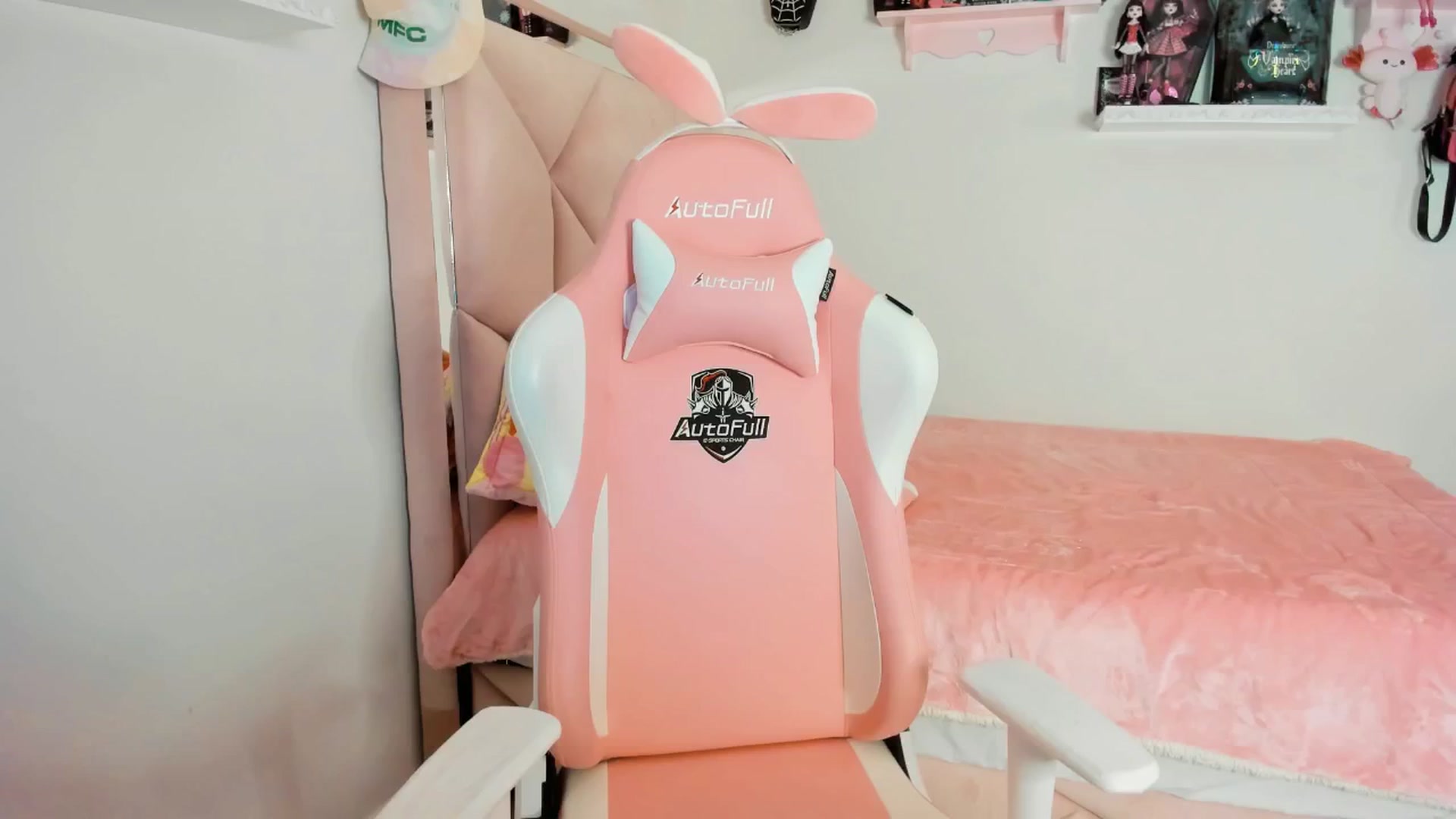 Gallery image thumbnail from Cherrycute666's myfreecams stream on, 02/25/2025, 06:44 image 12 of 20