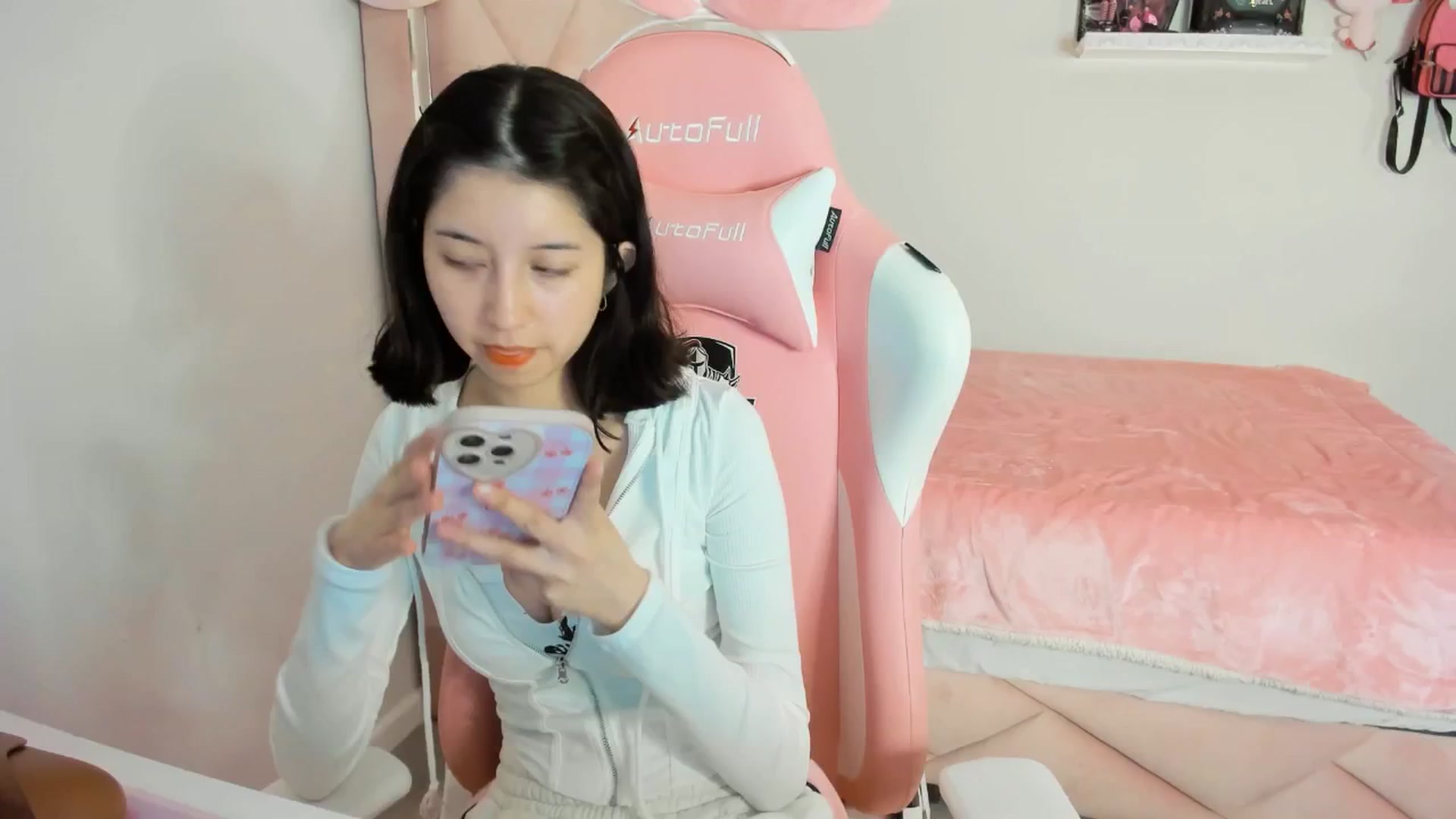 Gallery image thumbnail from Cherrycute666's myfreecams stream on, 02/25/2025, 06:44 image 17 of 20
