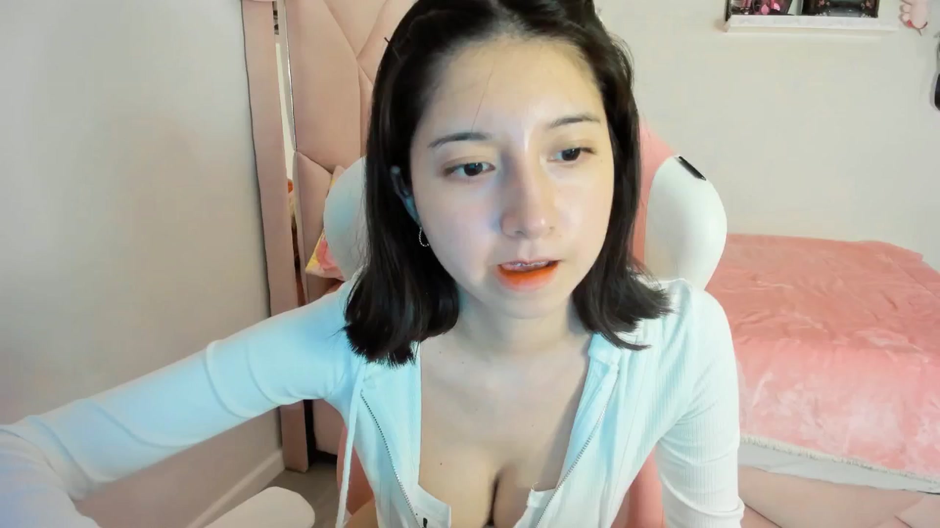 Gallery image thumbnail from Cherrycute666's myfreecams stream on, 02/25/2025, 06:44 image 14 of 20