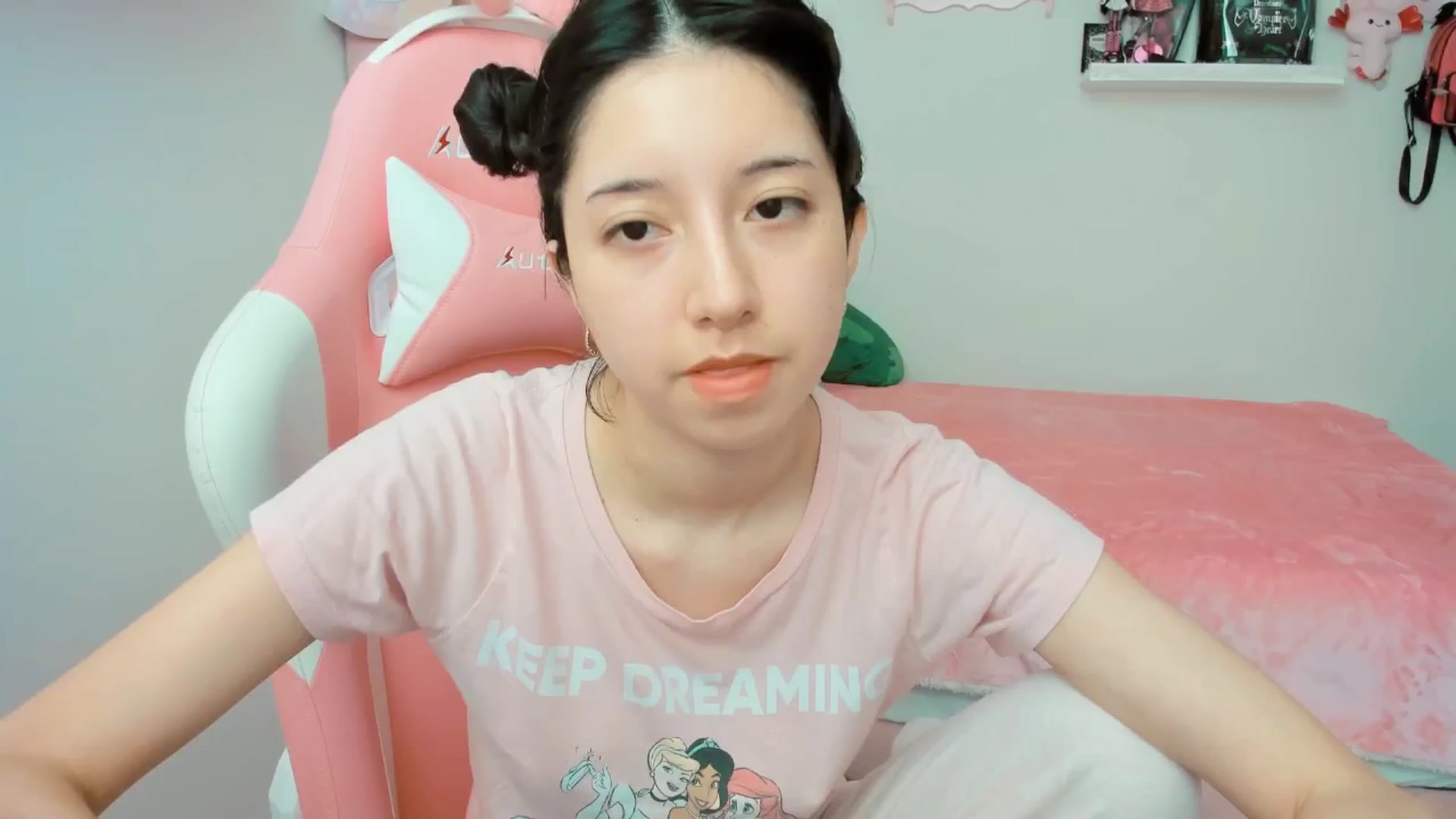 Gallery image thumbnail from Cherrycute666's myfreecams stream on, 02/25/2025, 22:10 image 4 of 20