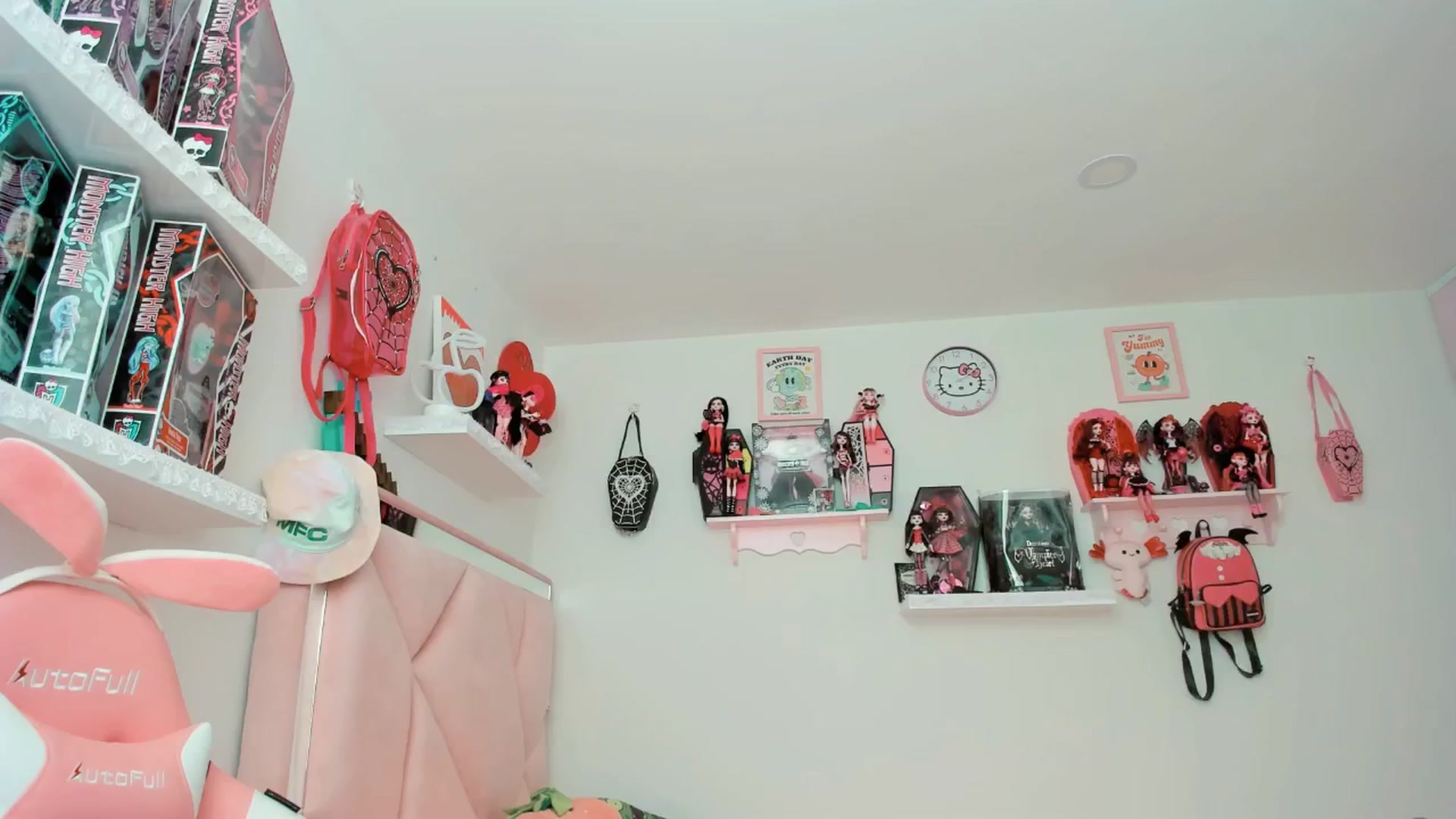 Gallery image thumbnail from Cherrycute666's myfreecams stream on, 02/25/2025, 22:10 image 8 of 20
