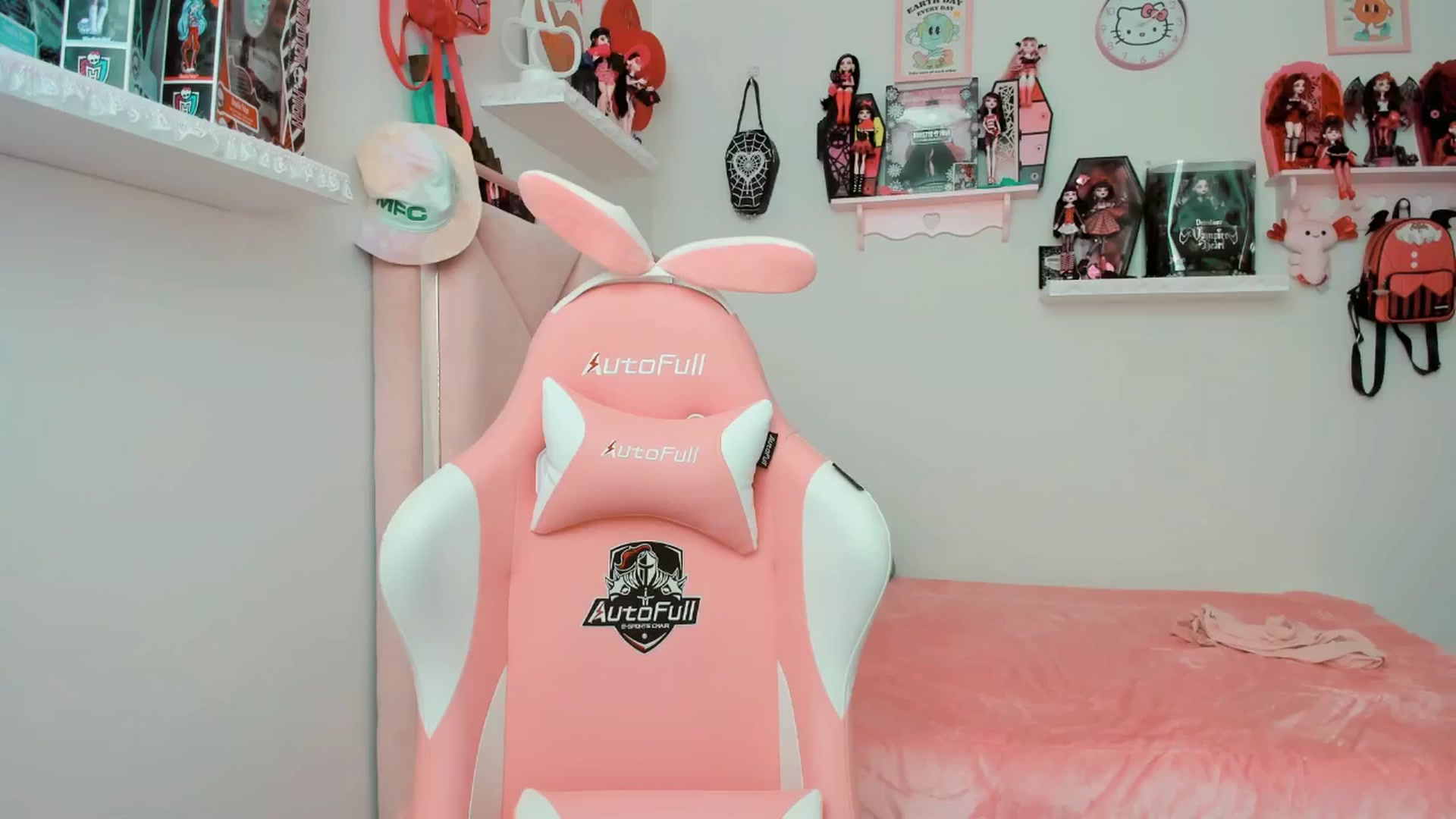 Gallery image thumbnail from Cherrycute666's myfreecams stream on, 02/25/2025, 22:10 image 9 of 20