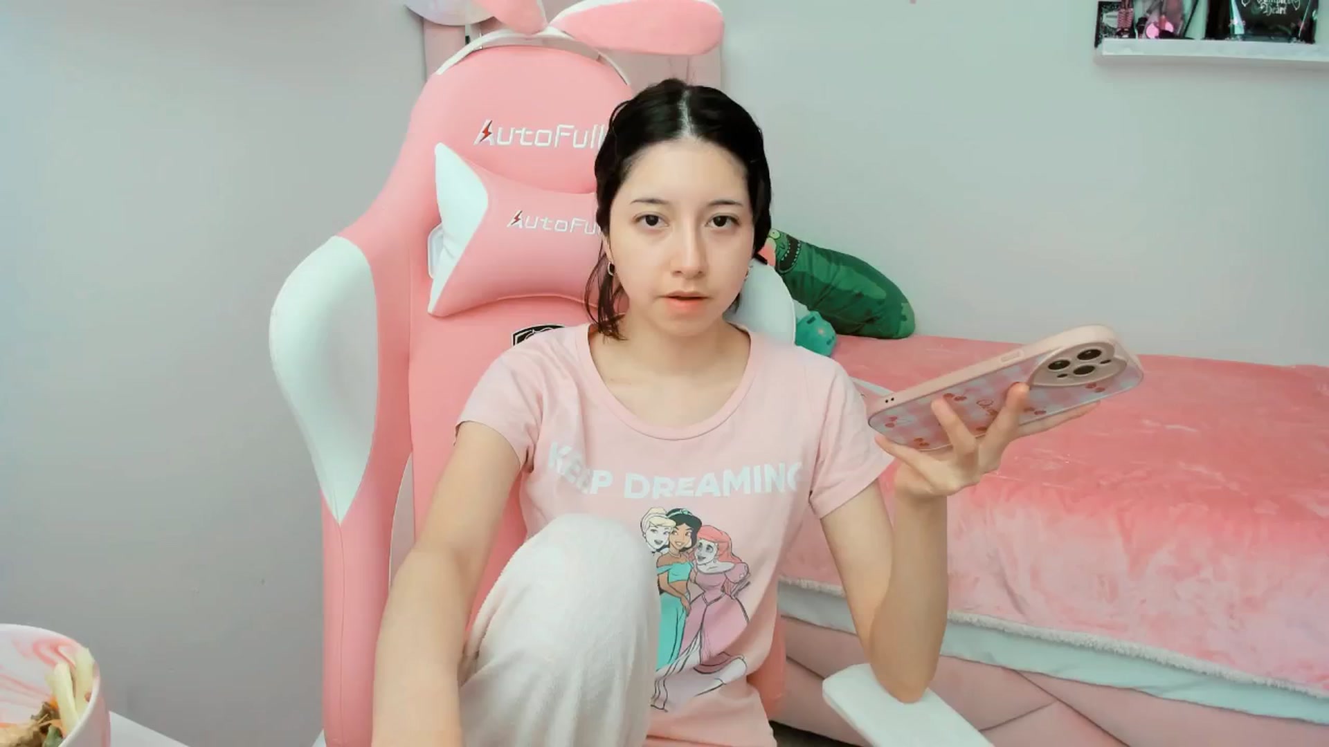 Gallery image thumbnail from Cherrycute666's myfreecams stream on, 02/25/2025, 22:10 image 1 of 20