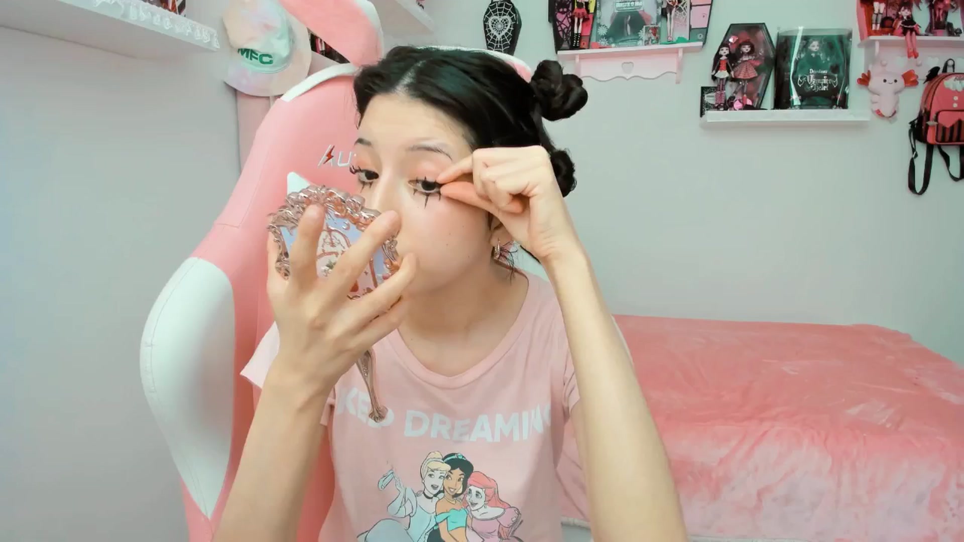 Gallery image thumbnail from Cherrycute666's myfreecams stream on, 02/25/2025, 22:10 image 12 of 20