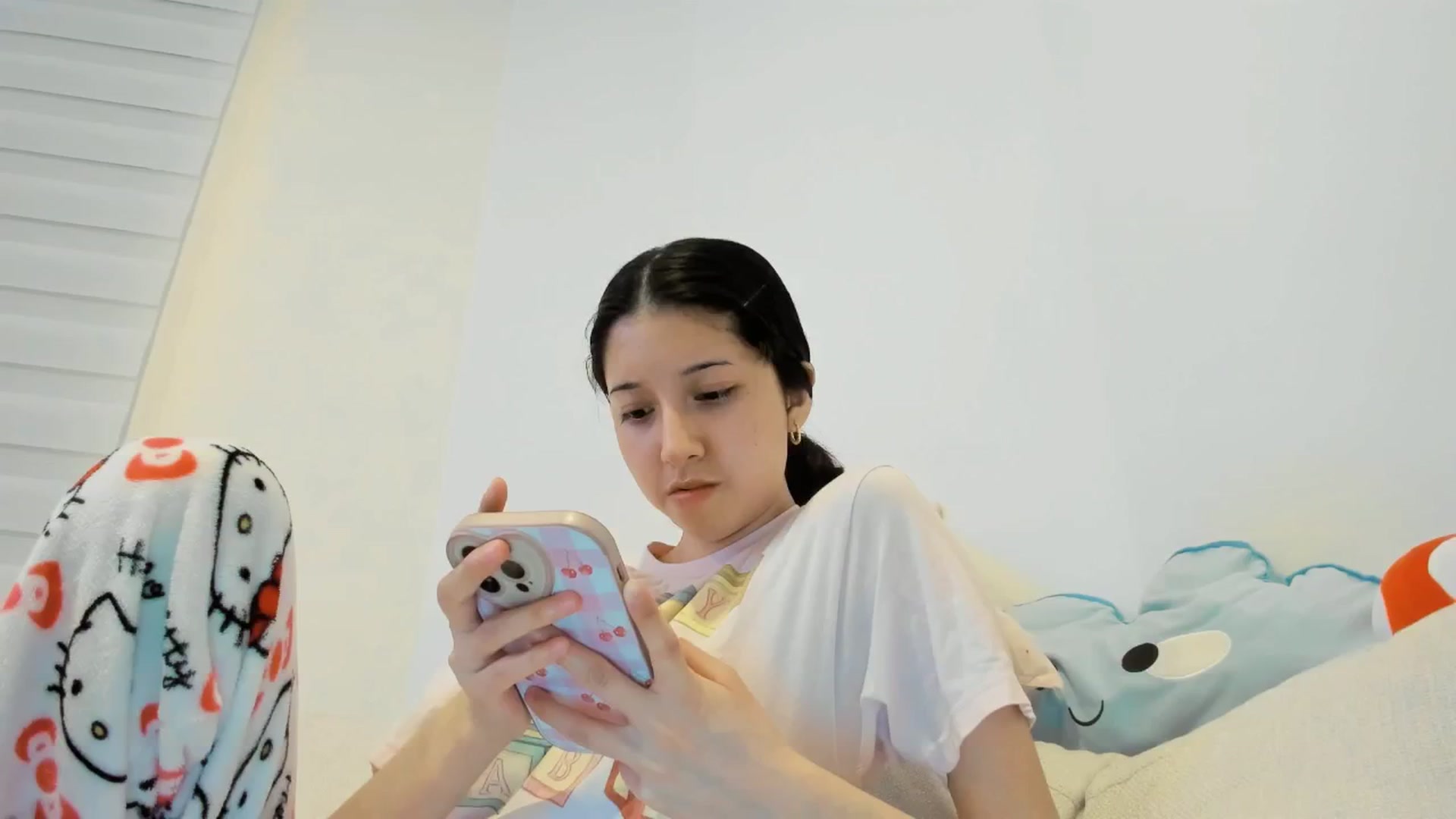 Gallery image thumbnail from Cherrycute666's myfreecams stream on, 02/26/2025, 04:57 image 11 of 20