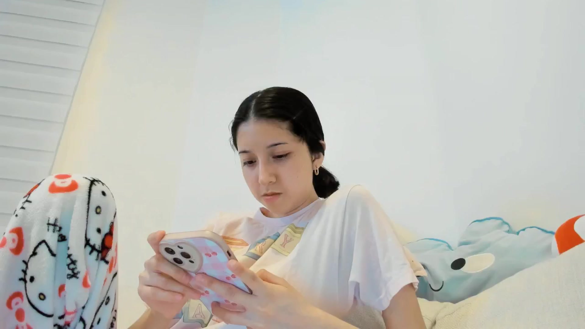 Gallery image thumbnail from Cherrycute666's myfreecams stream on, 02/26/2025, 04:57 image 10 of 20