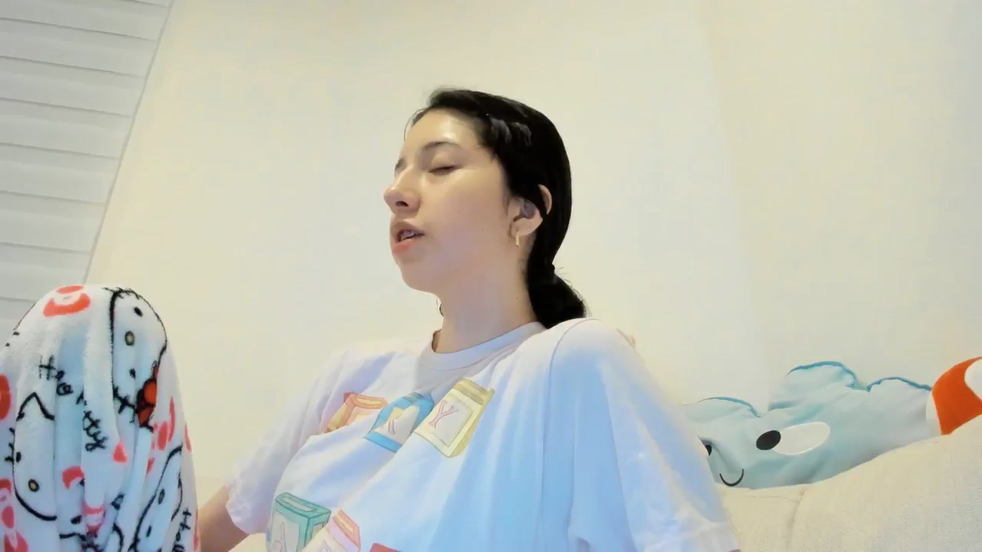 Gallery image thumbnail from Cherrycute666's myfreecams stream on, 02/26/2025, 04:57 image 5 of 20