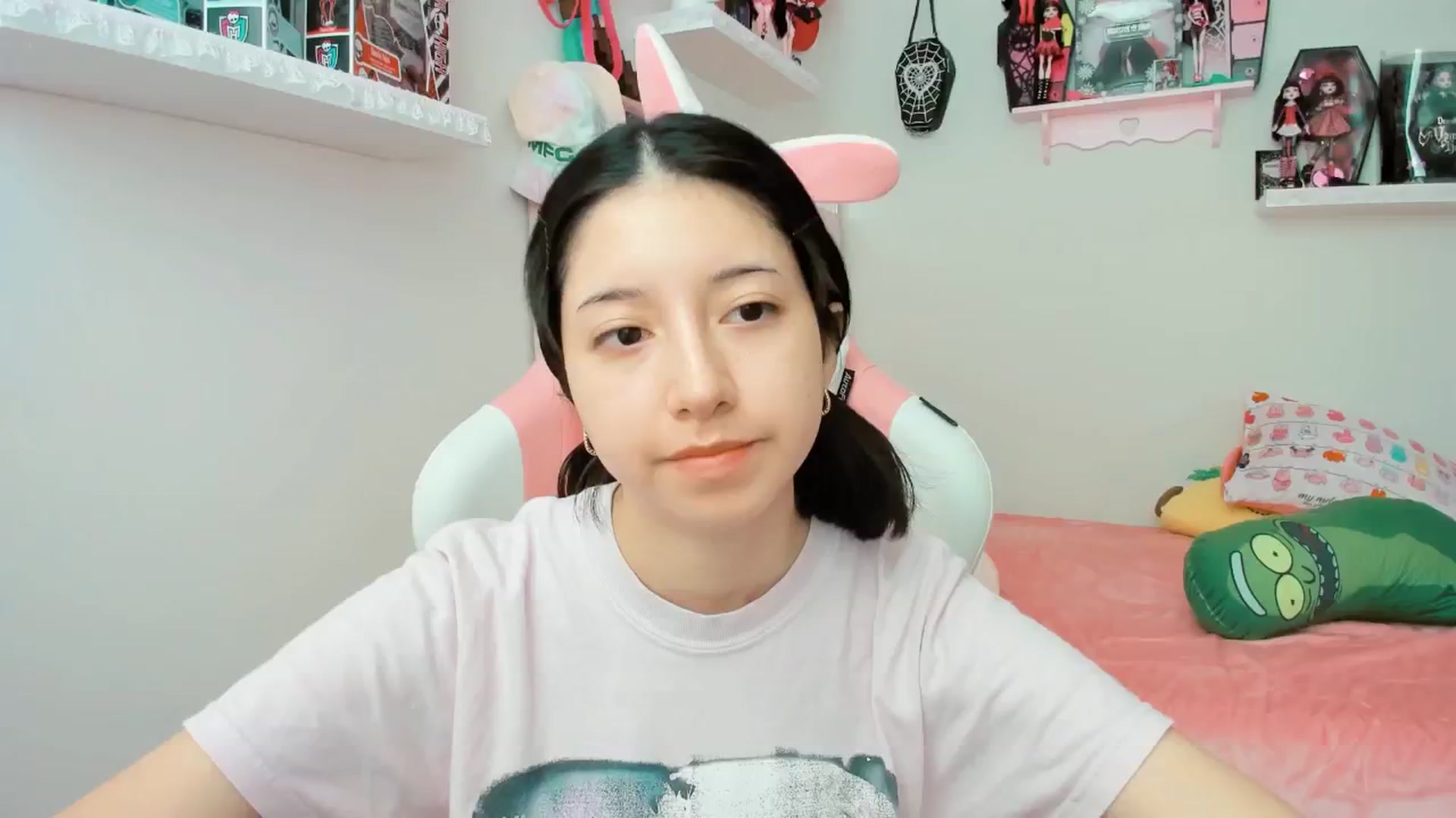 Gallery image thumbnail from Cherrycute666's myfreecams stream on, 02/26/2025, 19:06 image 11 of 20