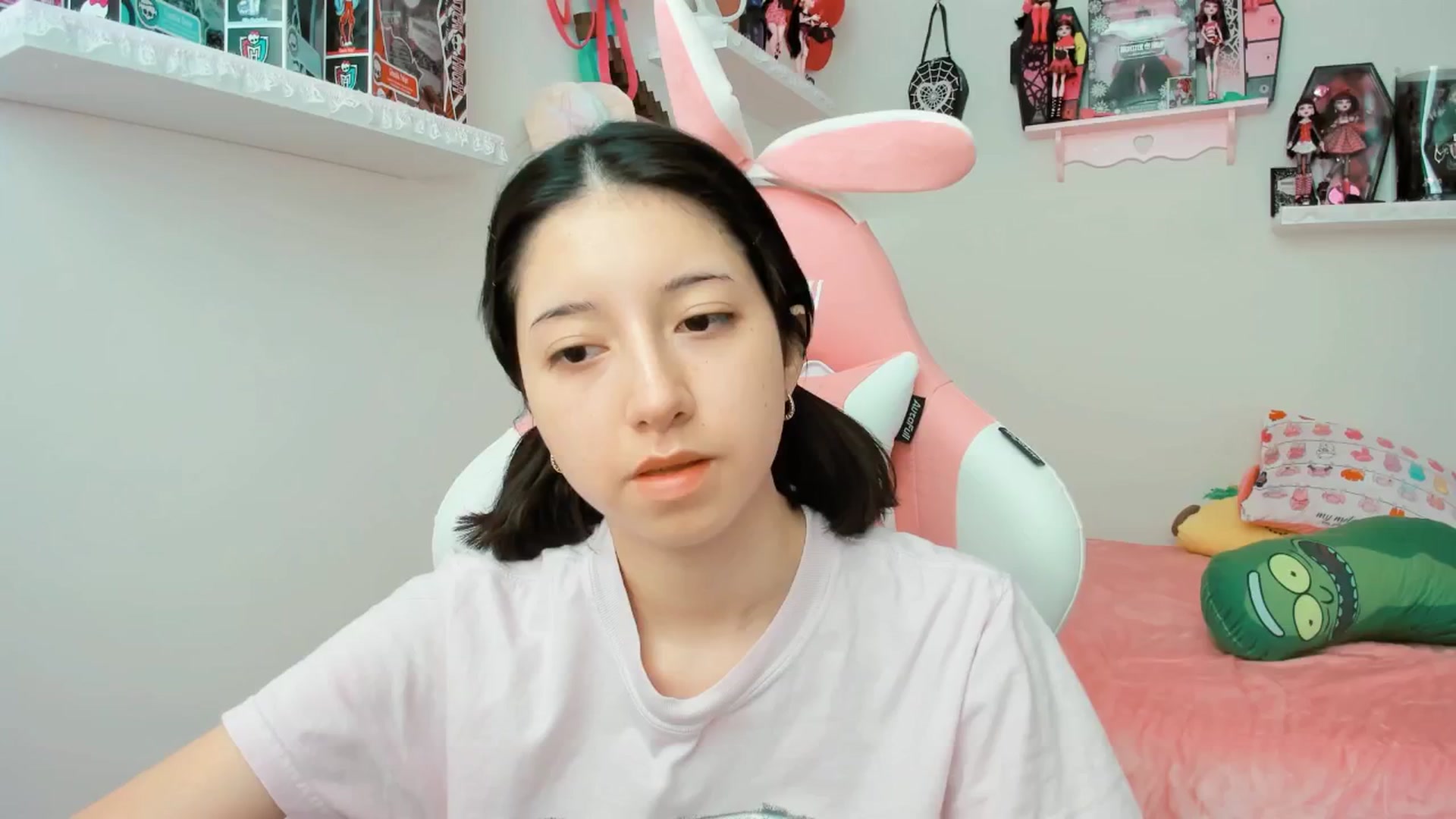 Gallery image thumbnail from Cherrycute666's myfreecams stream on, 02/26/2025, 19:06 image 17 of 20