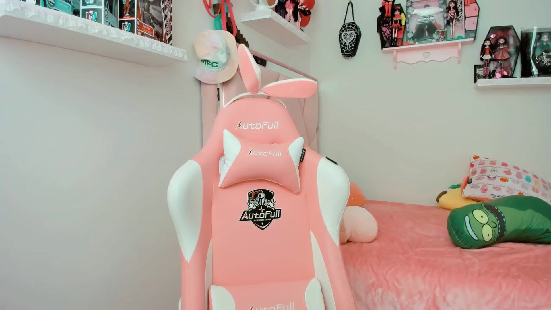 Gallery image thumbnail from Cherrycute666's myfreecams stream on, 02/26/2025, 19:06 image 7 of 20