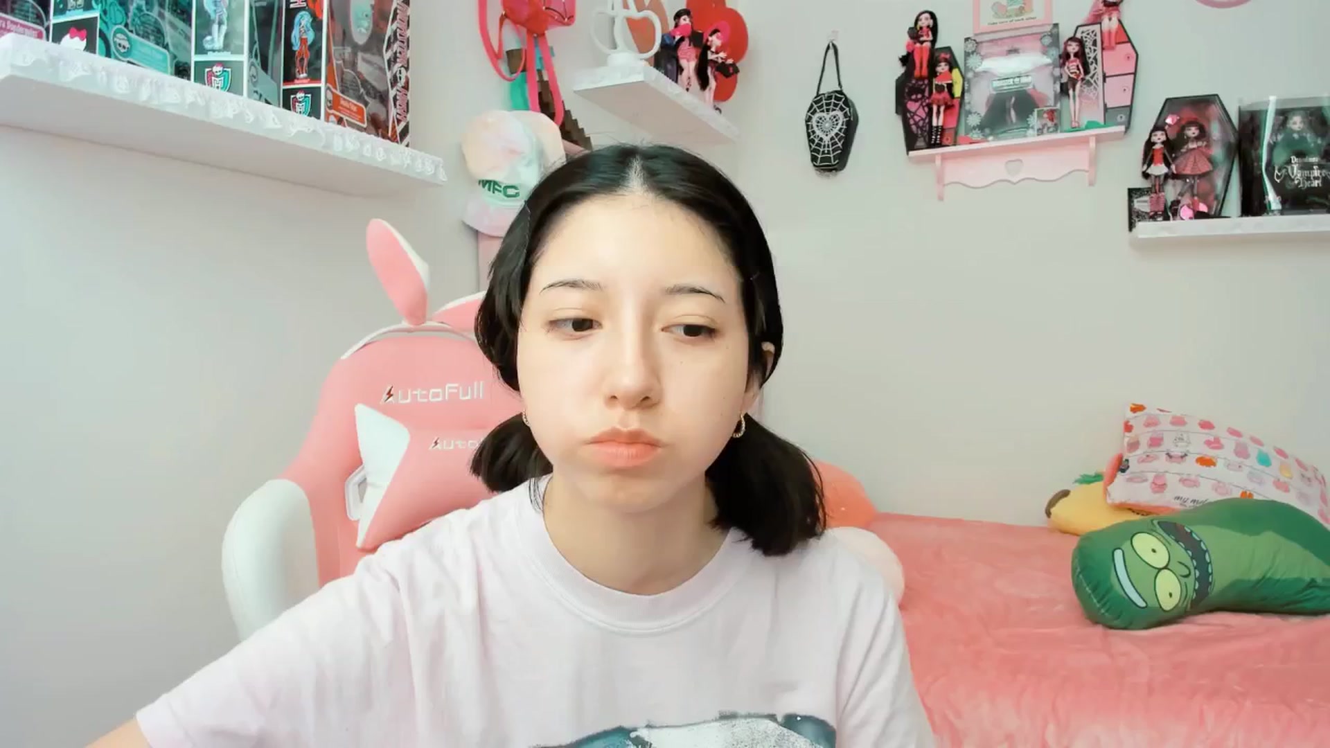 Gallery image thumbnail from Cherrycute666's myfreecams stream on, 02/26/2025, 19:06 image 15 of 20