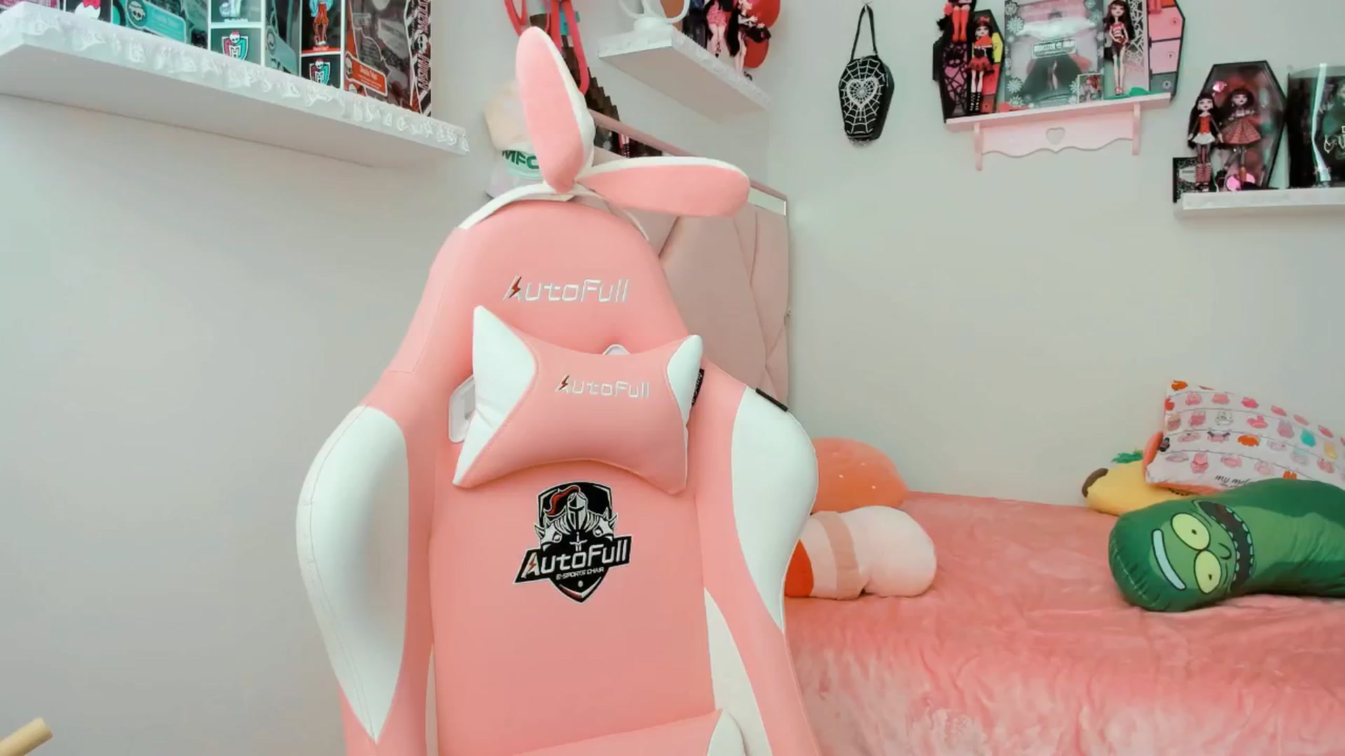 Gallery image thumbnail from Cherrycute666's myfreecams stream on, 02/26/2025, 19:06 image 20 of 20