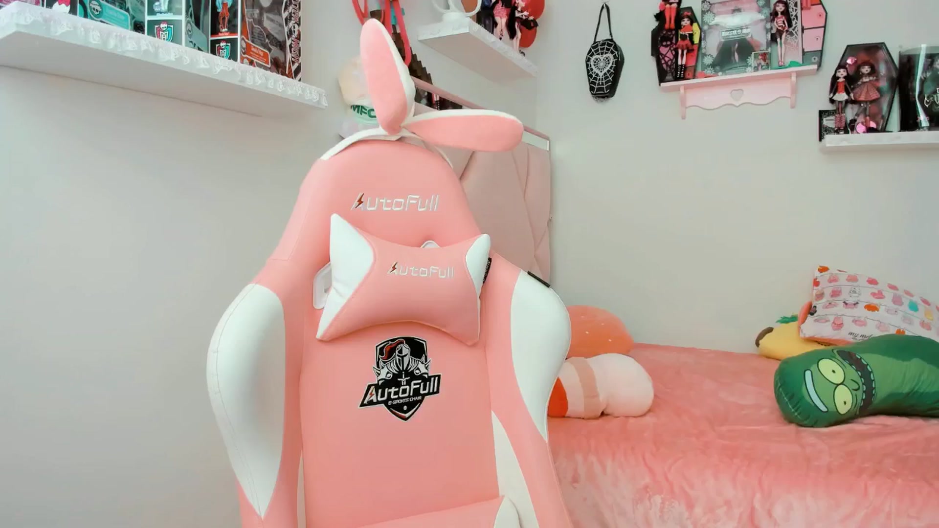 Gallery image thumbnail from Cherrycute666's myfreecams stream on, 02/26/2025, 19:06 image 19 of 20