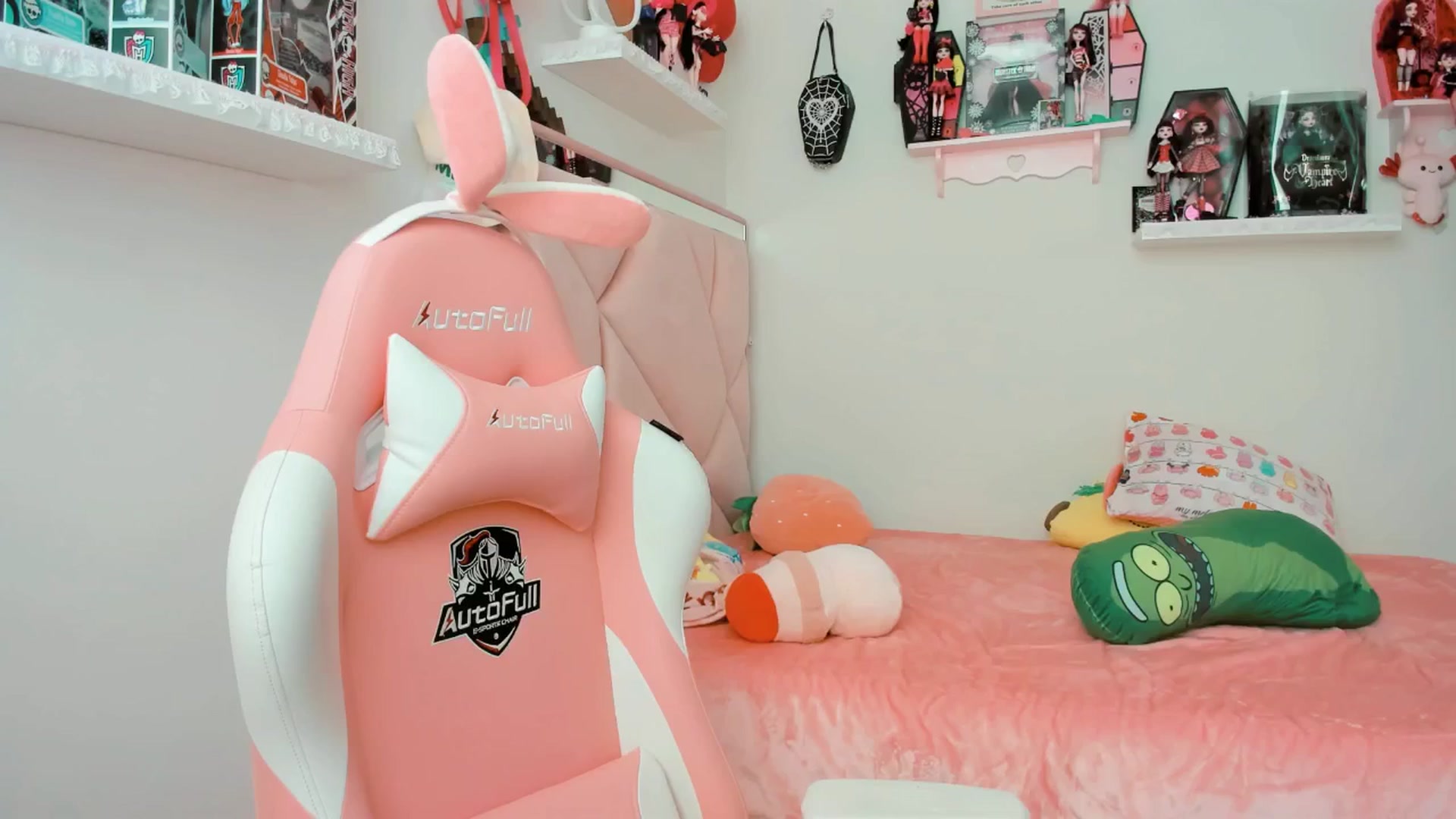 Gallery image thumbnail from Cherrycute666's myfreecams stream on, 02/26/2025, 21:11 image 7 of 20