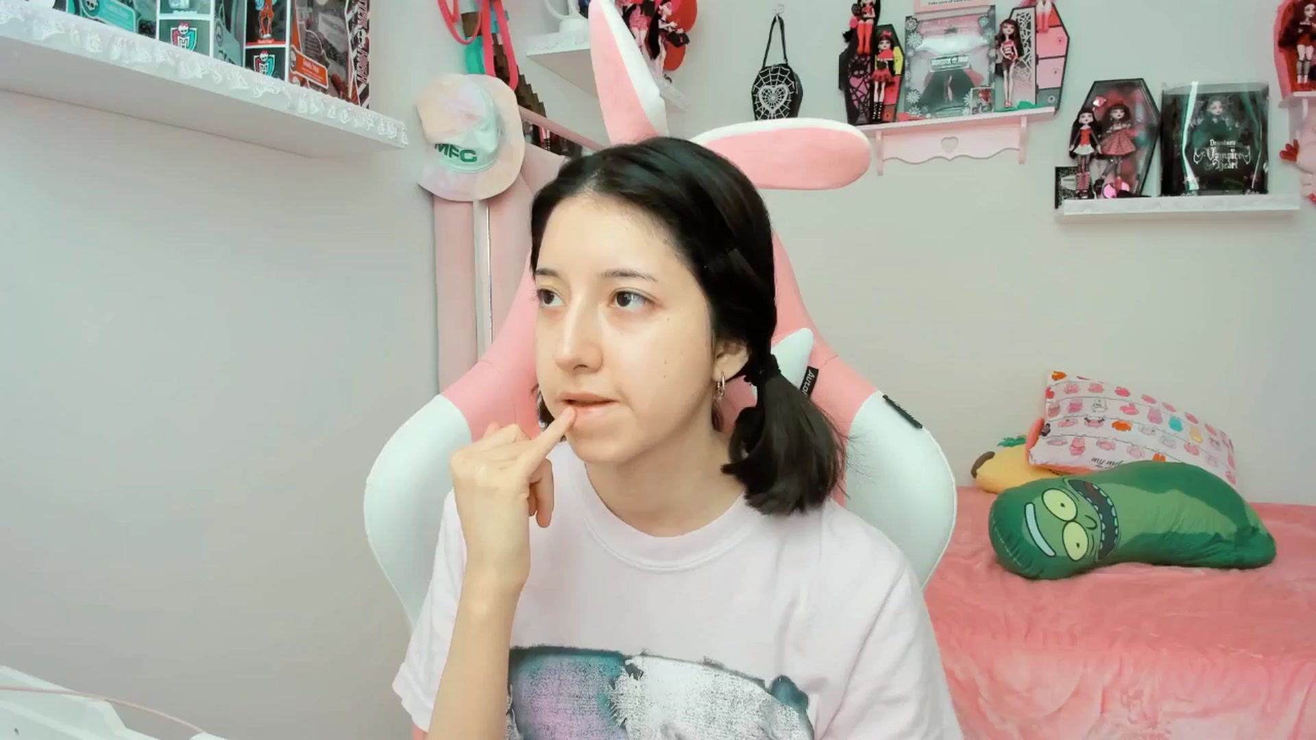 Gallery image thumbnail from Cherrycute666's myfreecams stream on, 02/26/2025, 21:11 image 19 of 20